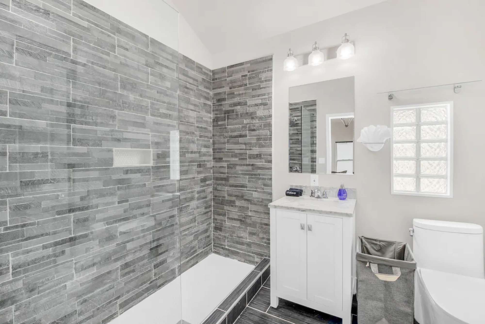 thumbnail view of a listing photo