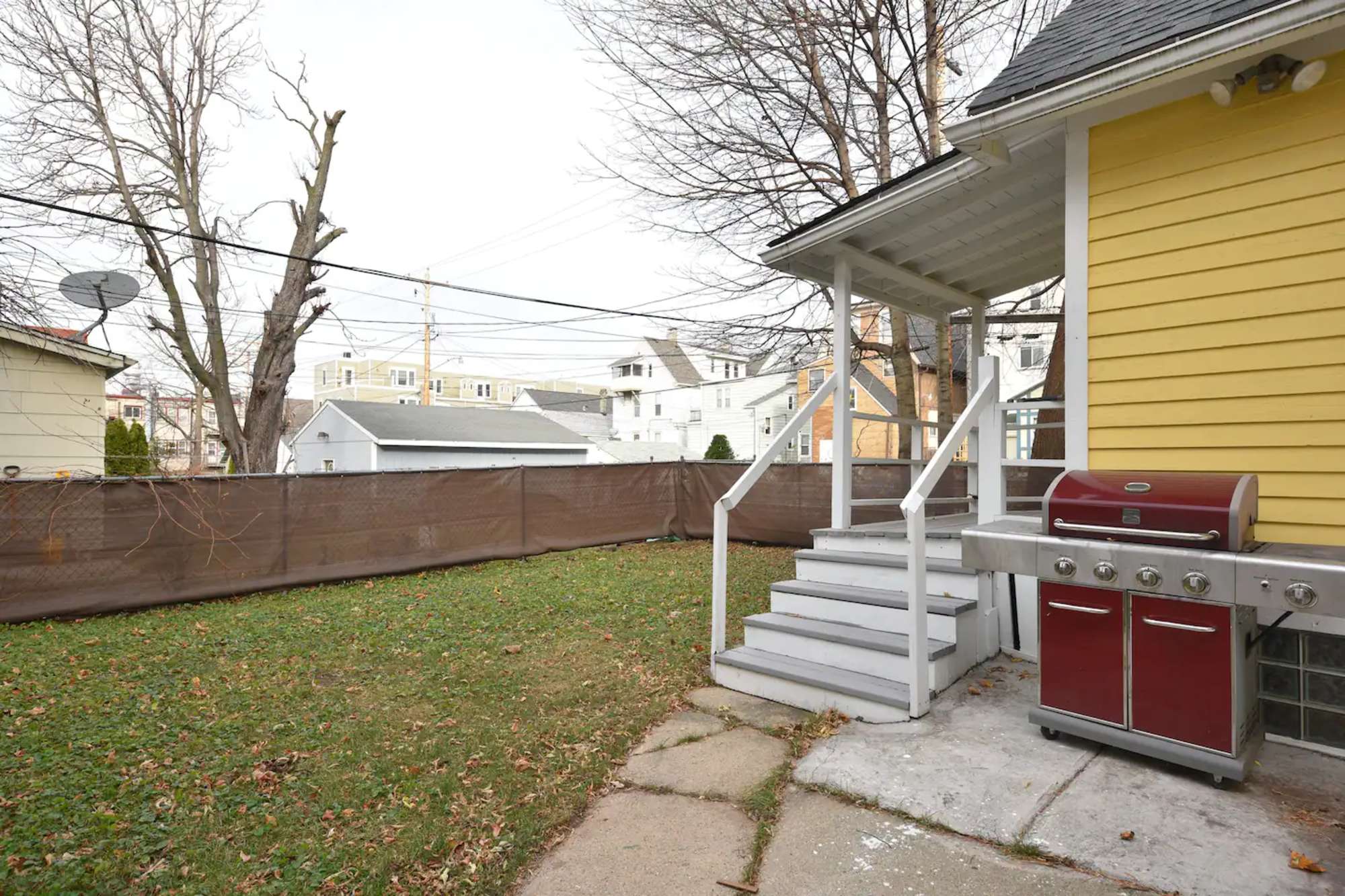 thumbnail view of a listing photo