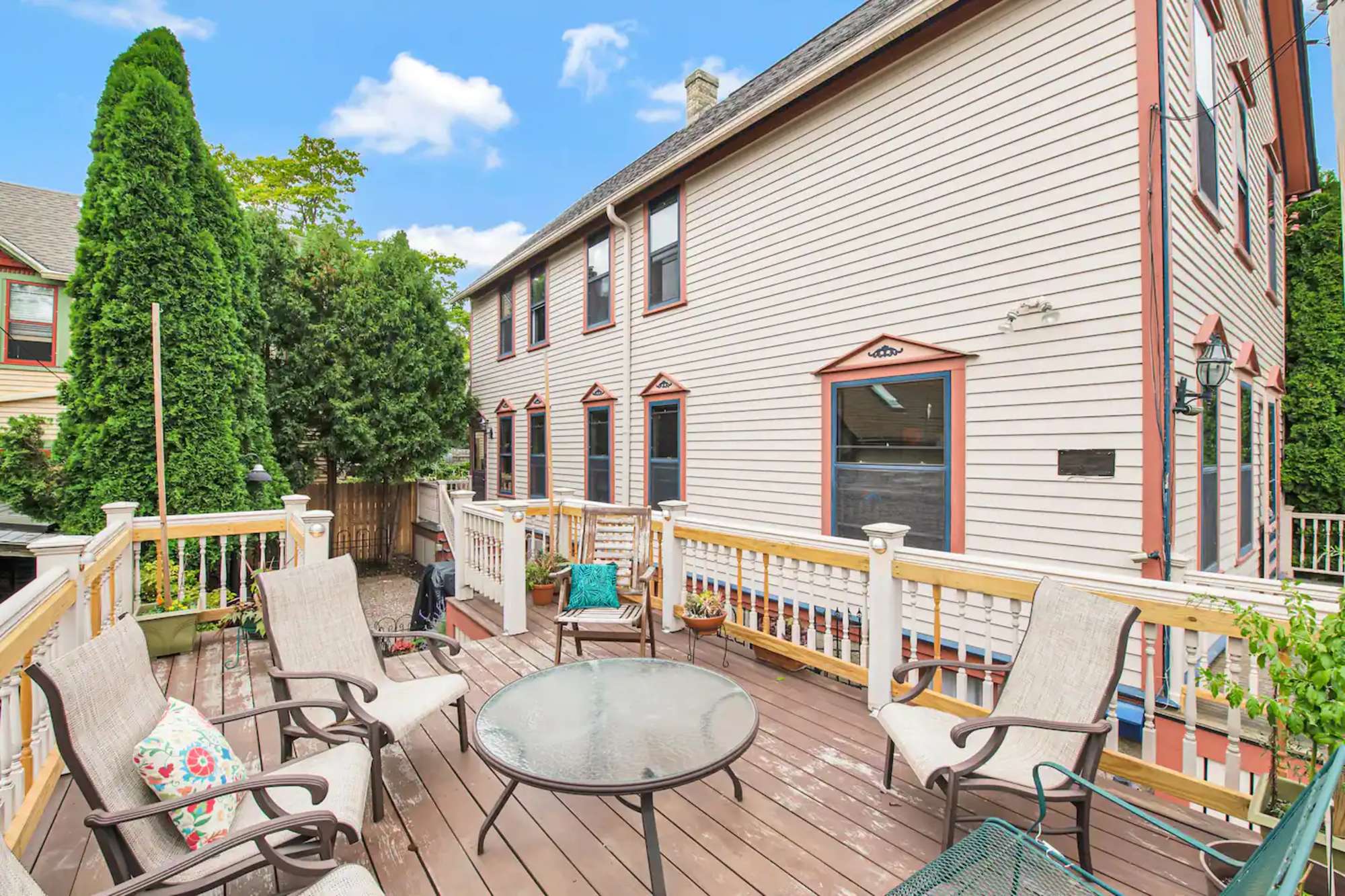 thumbnail view of a listing photo