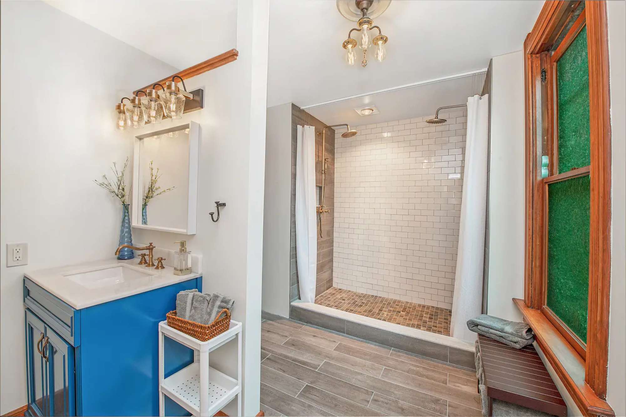 thumbnail view of a listing photo