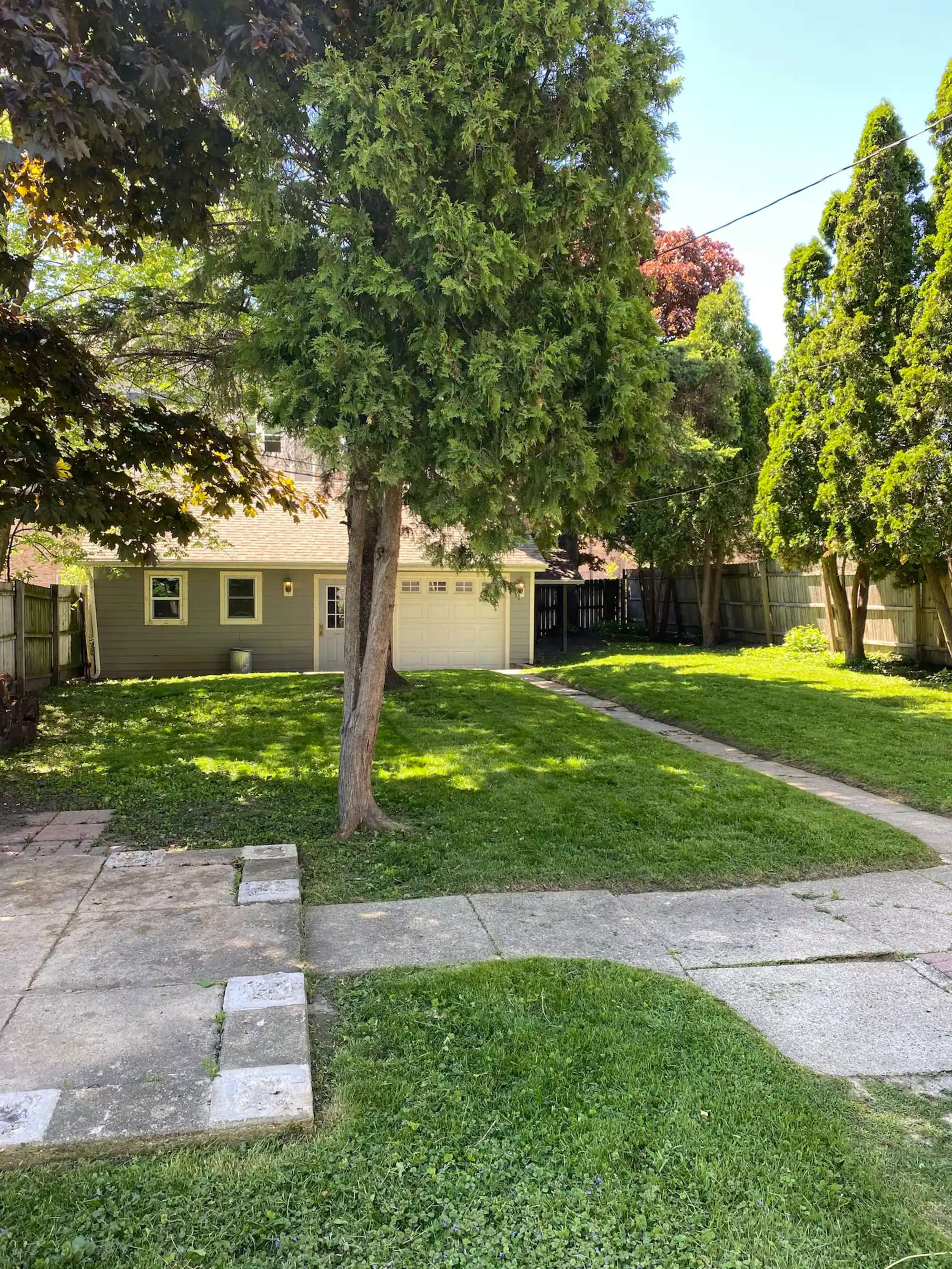 thumbnail view of a listing photo