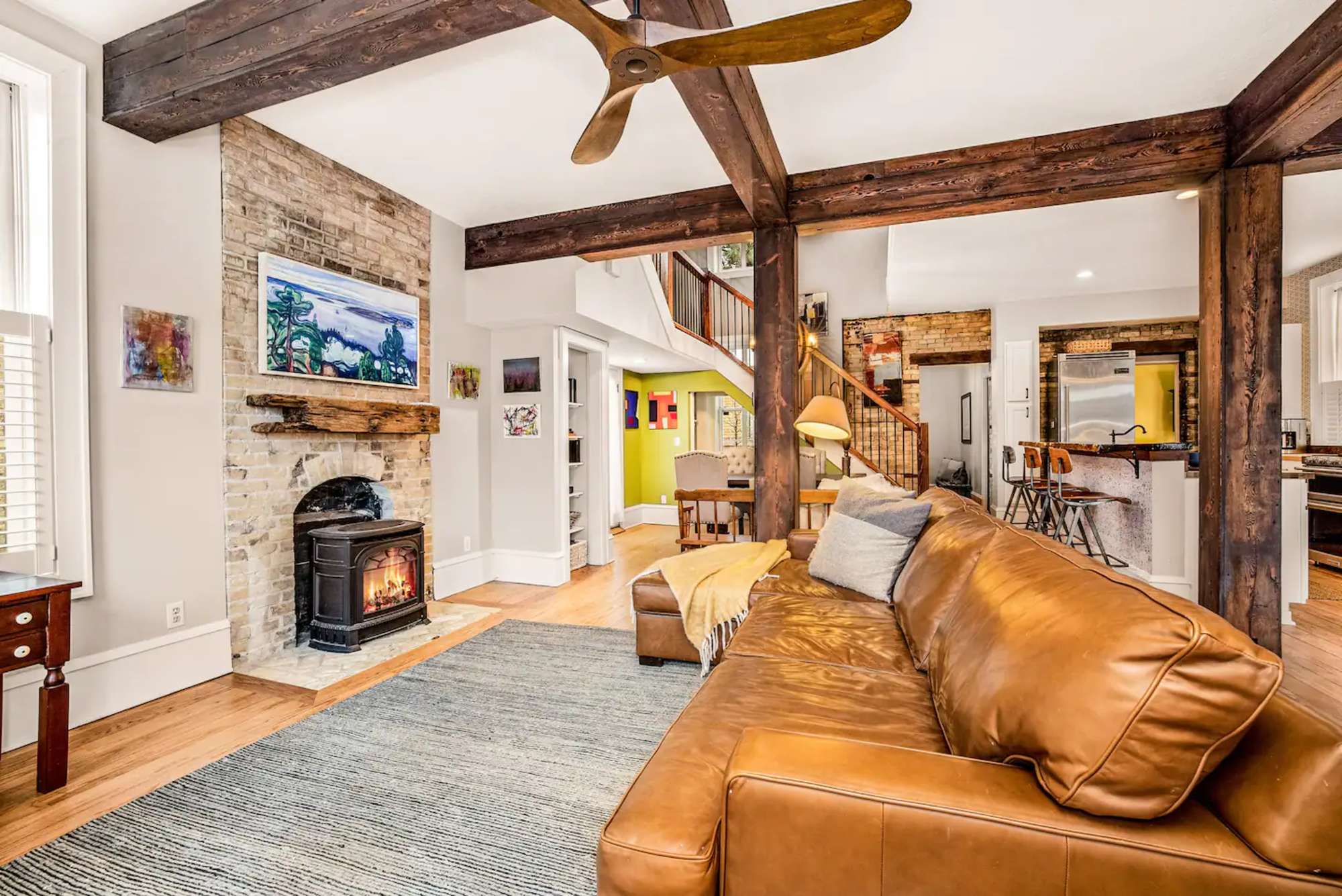 thumbnail view of a listing photo