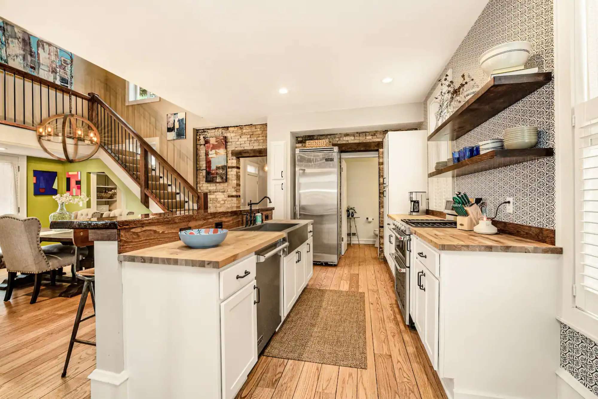 thumbnail view of a listing photo