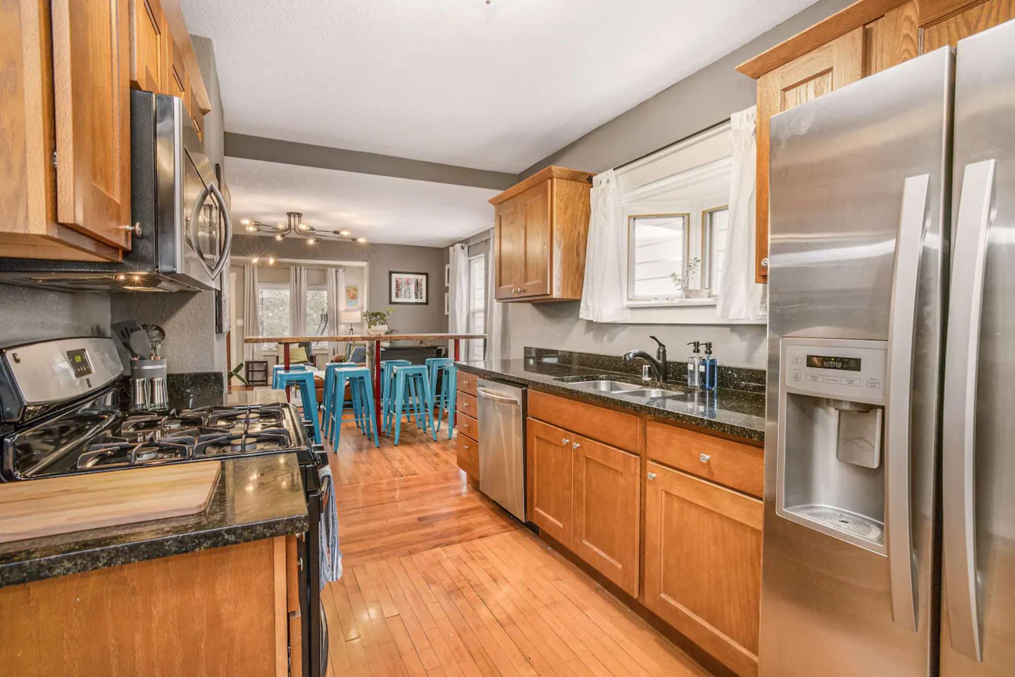 thumbnail view of a listing photo