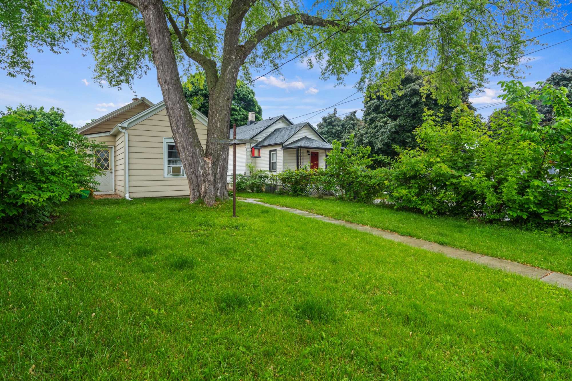 thumbnail view of a listing photo