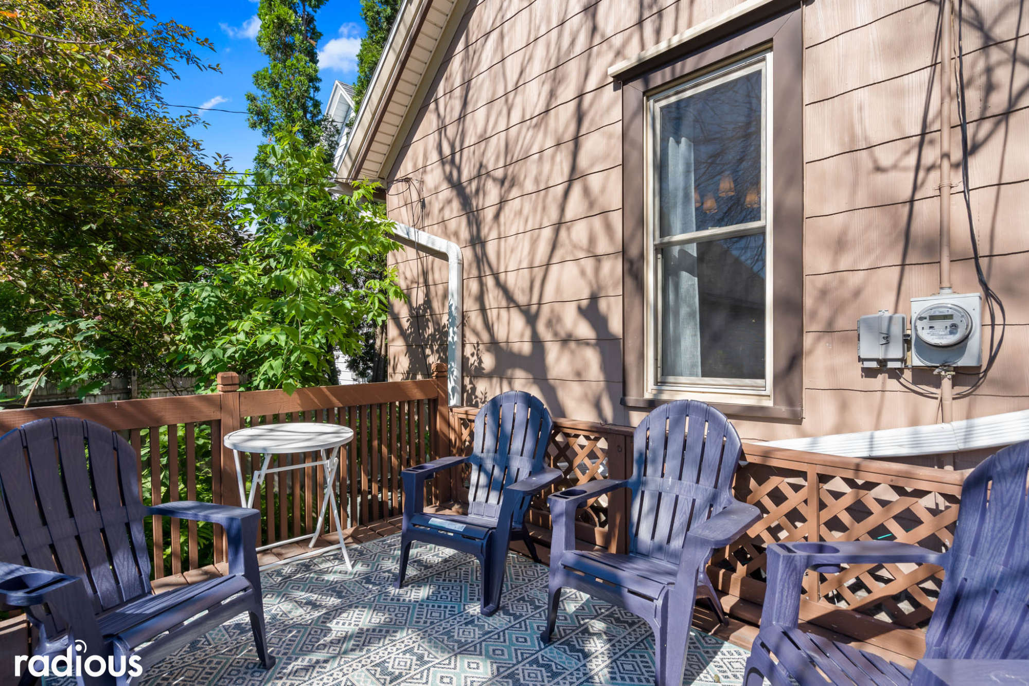 thumbnail view of a listing photo