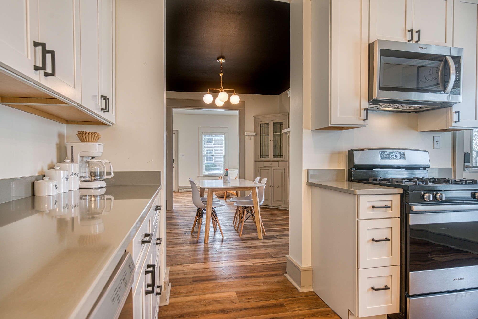 thumbnail view of a listing photo