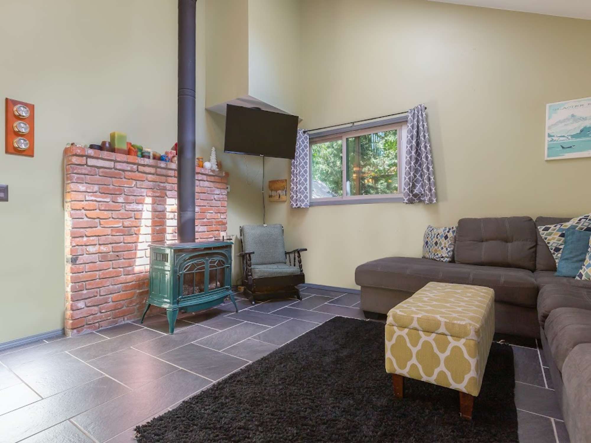 thumbnail view of a listing photo