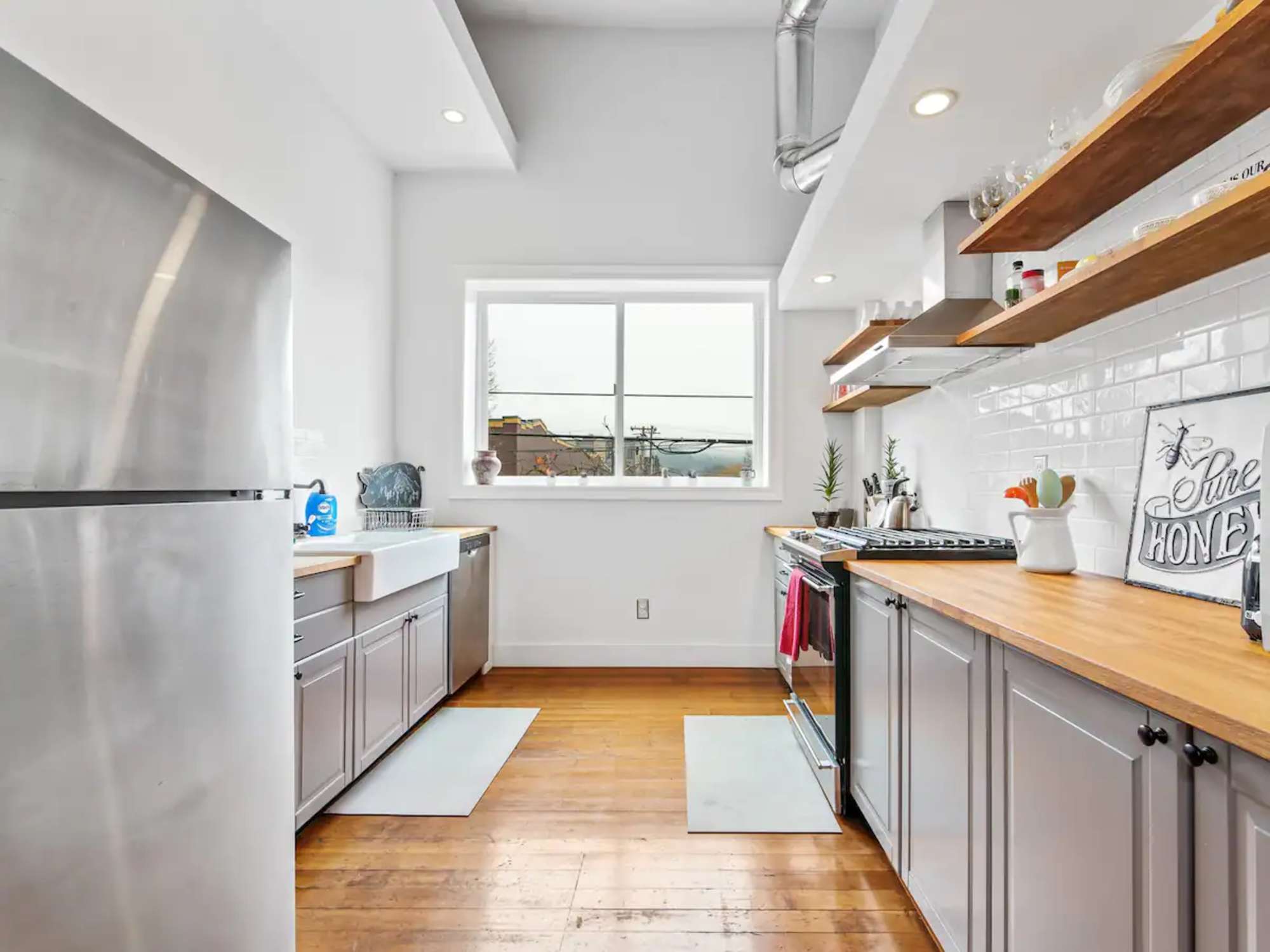 thumbnail view of a listing photo