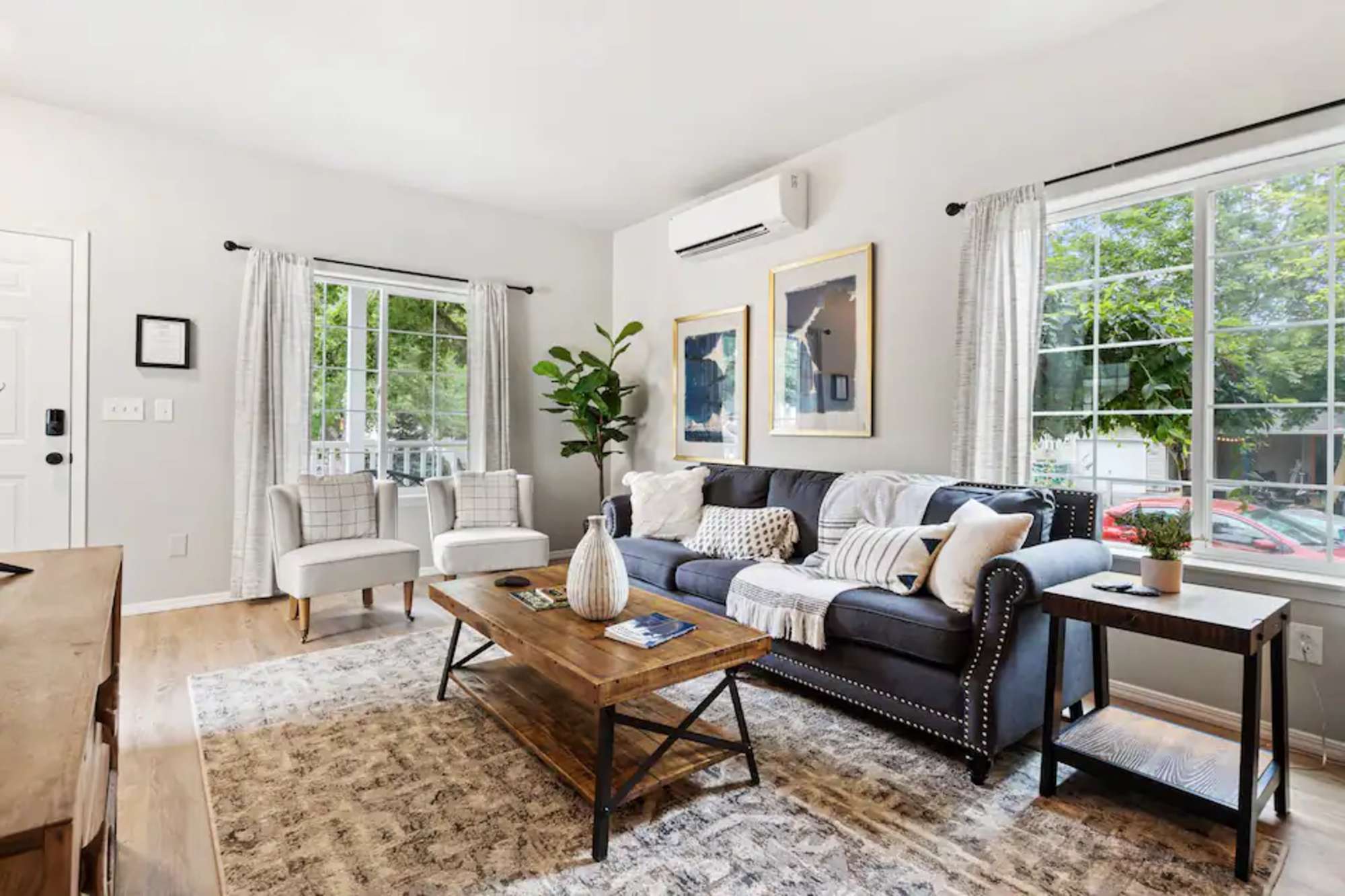 thumbnail view of a listing photo