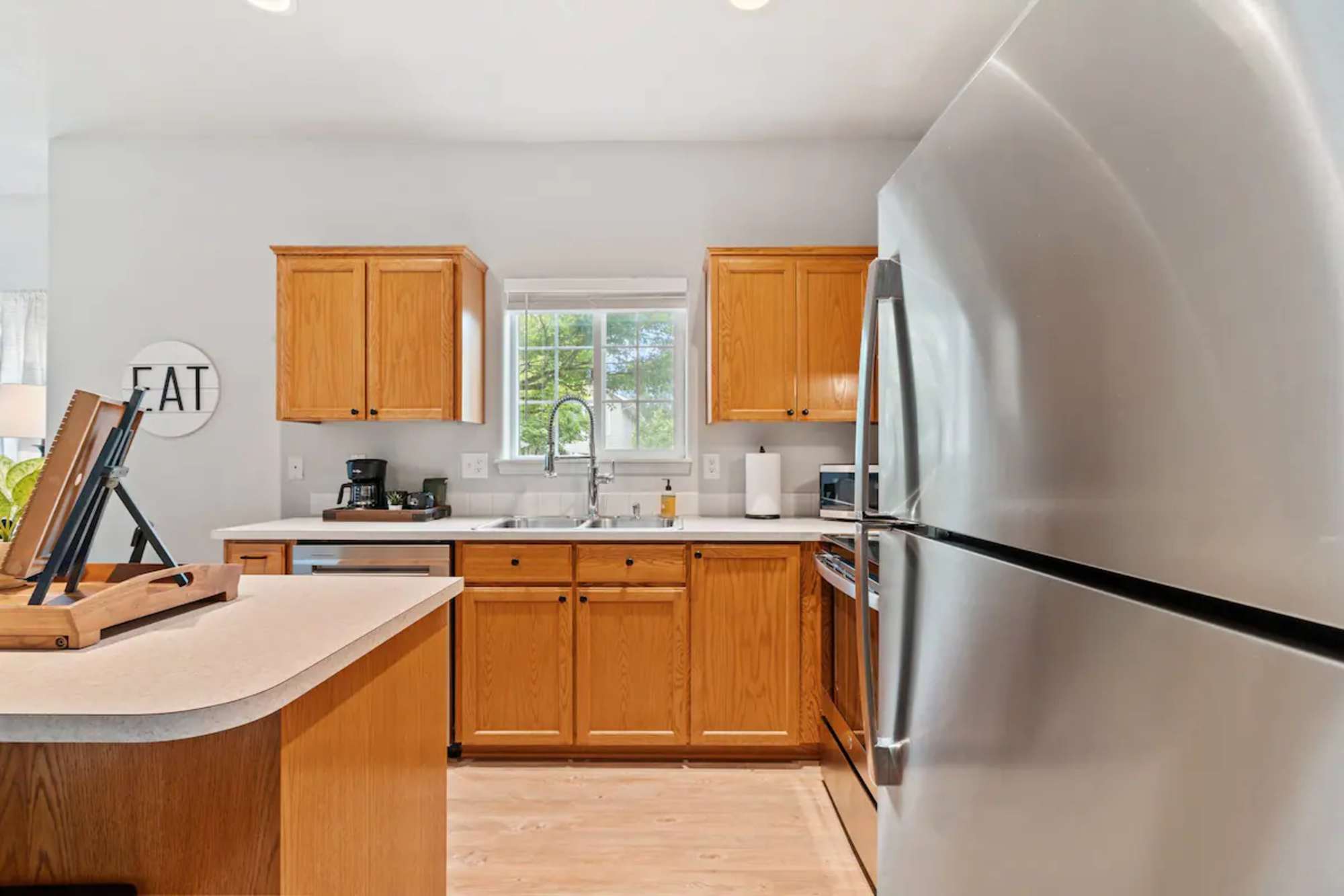 thumbnail view of a listing photo