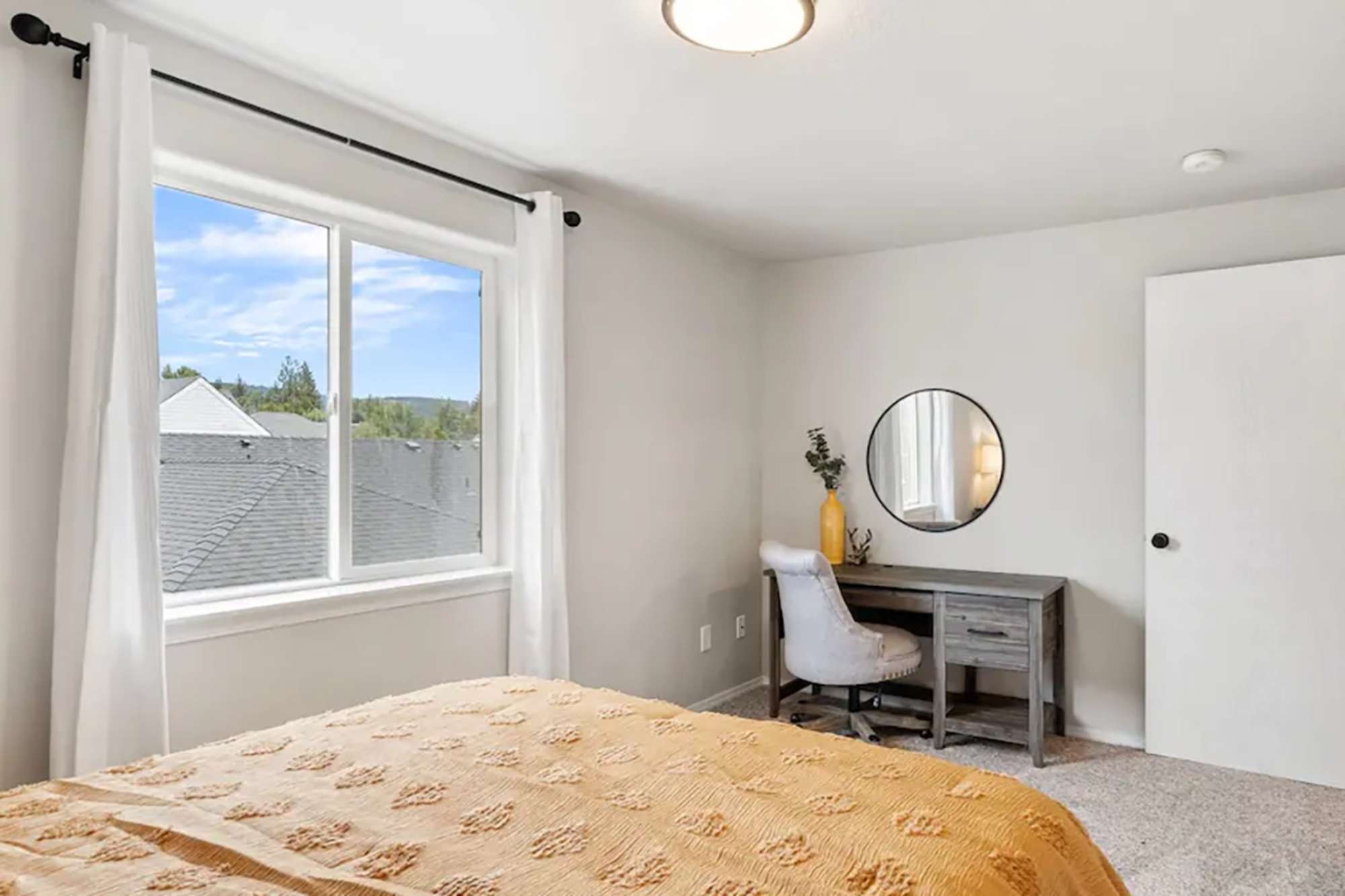 thumbnail view of a listing photo