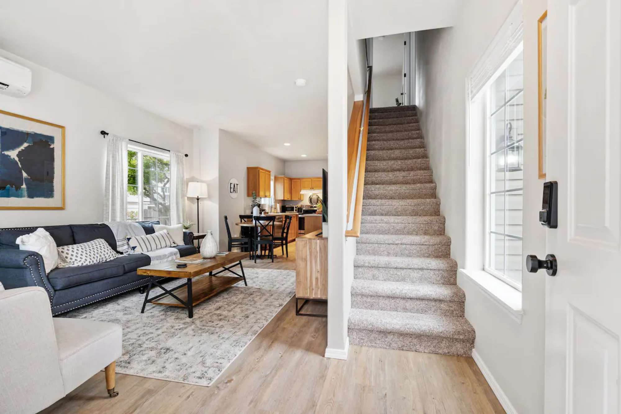 thumbnail view of a listing photo