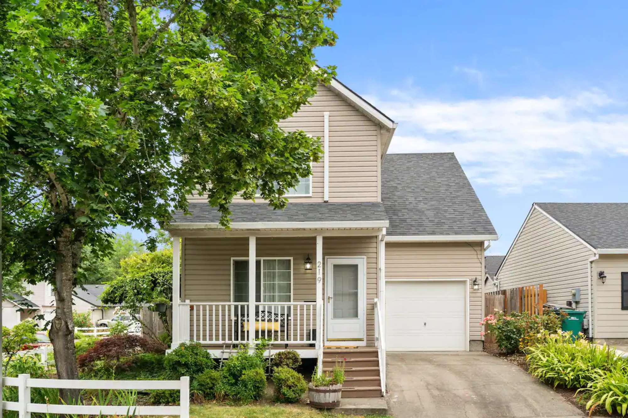 thumbnail view of a listing photo