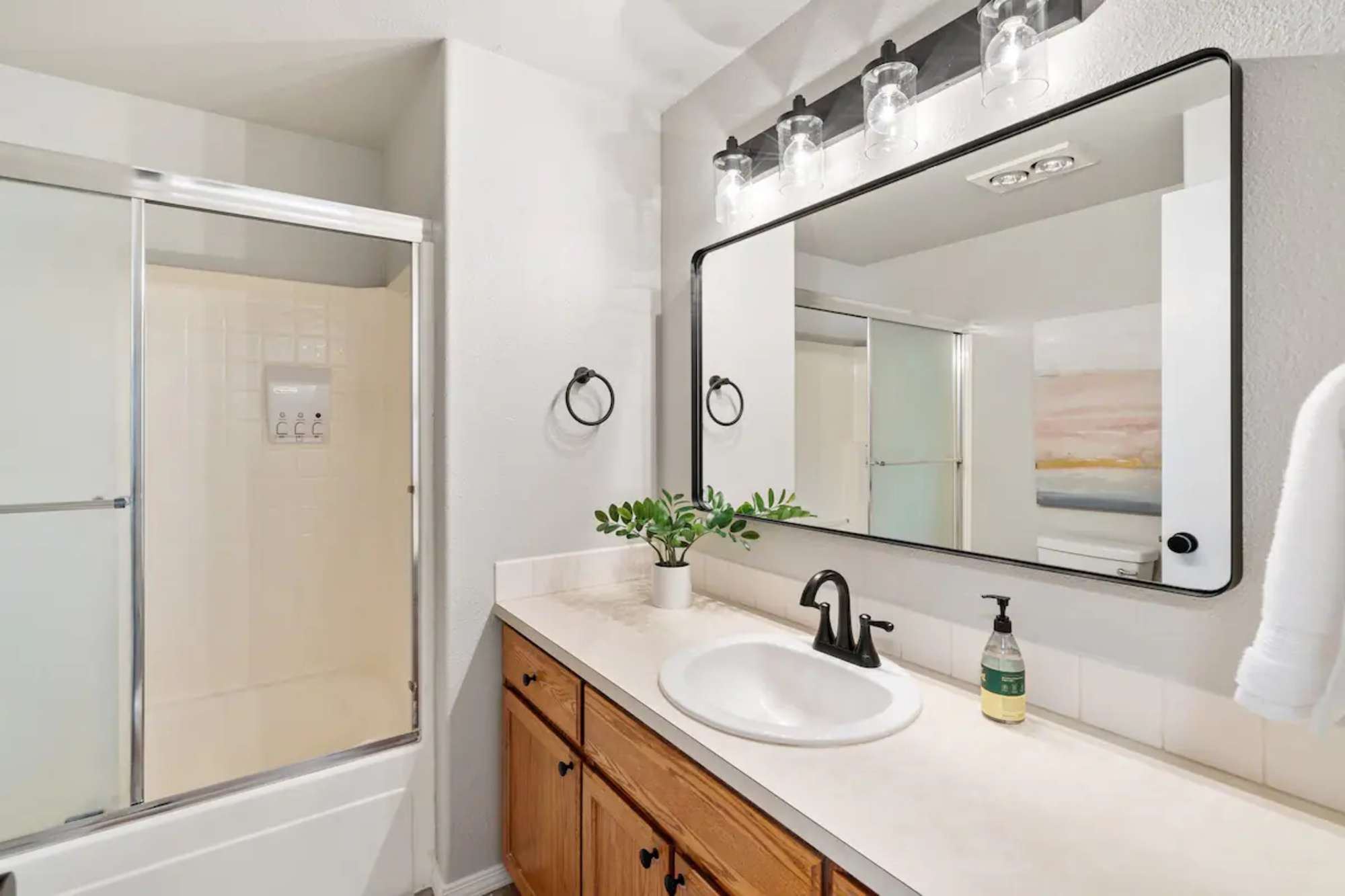 thumbnail view of a listing photo