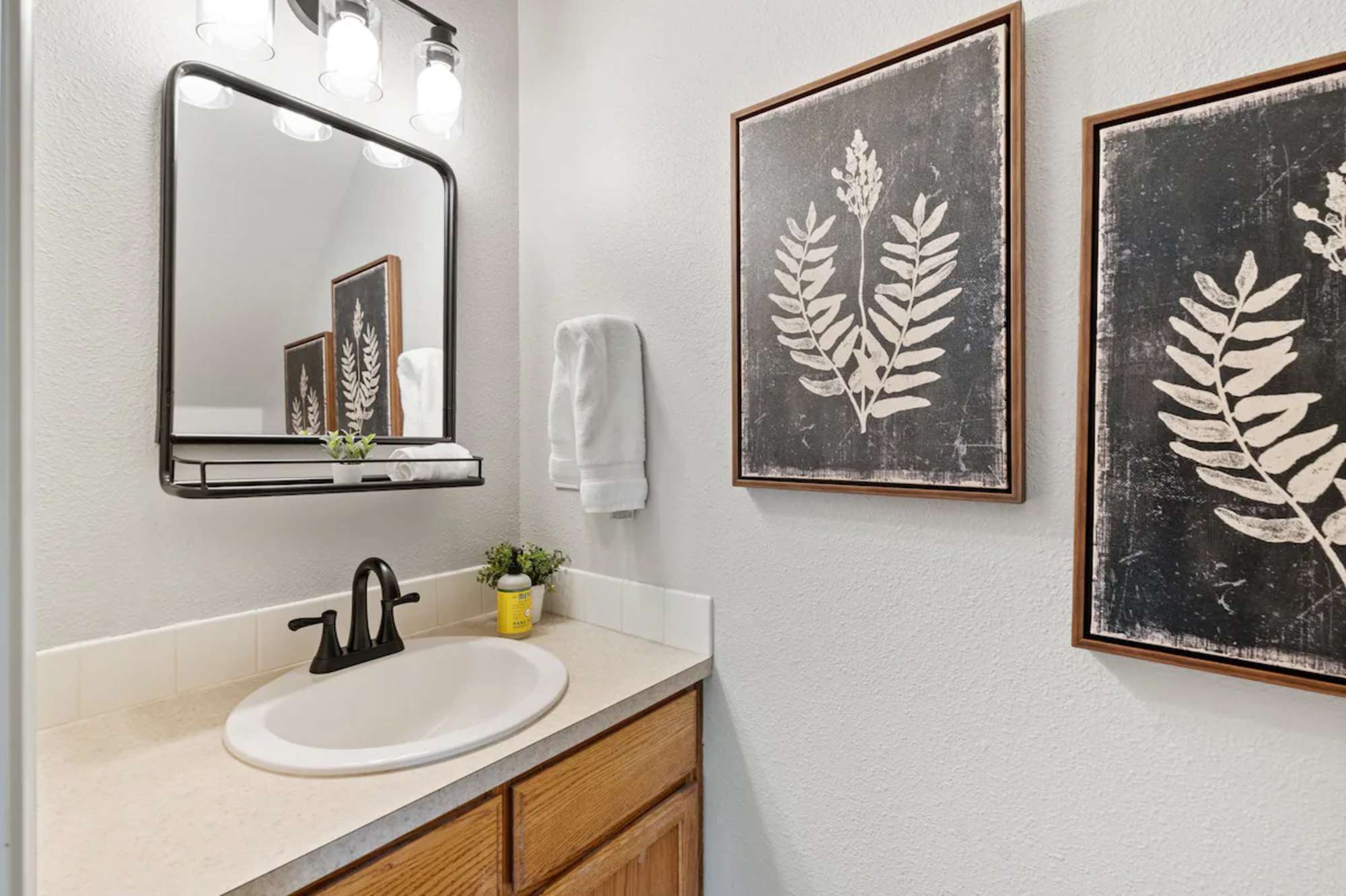 thumbnail view of a listing photo