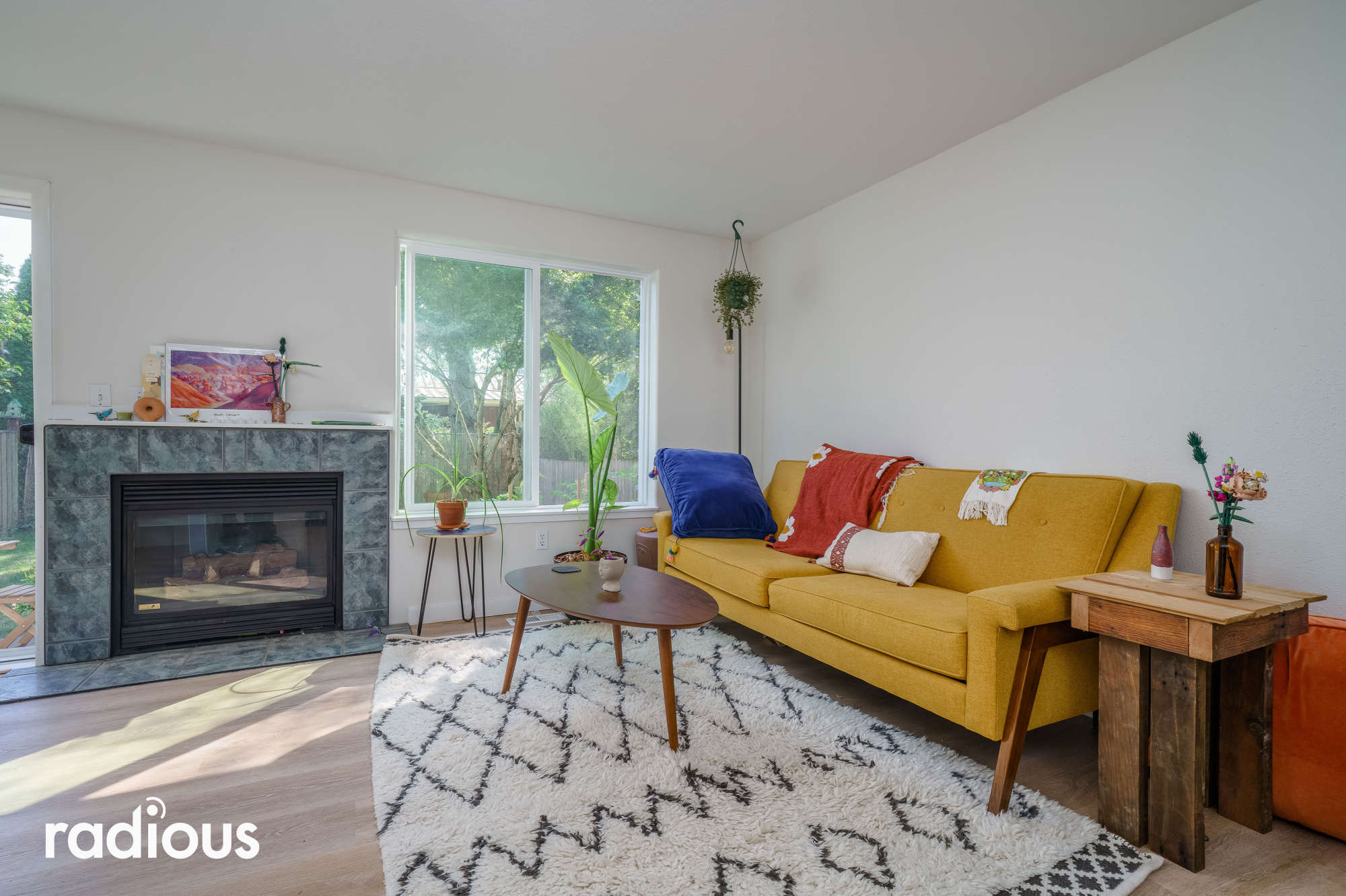 thumbnail view of a listing photo