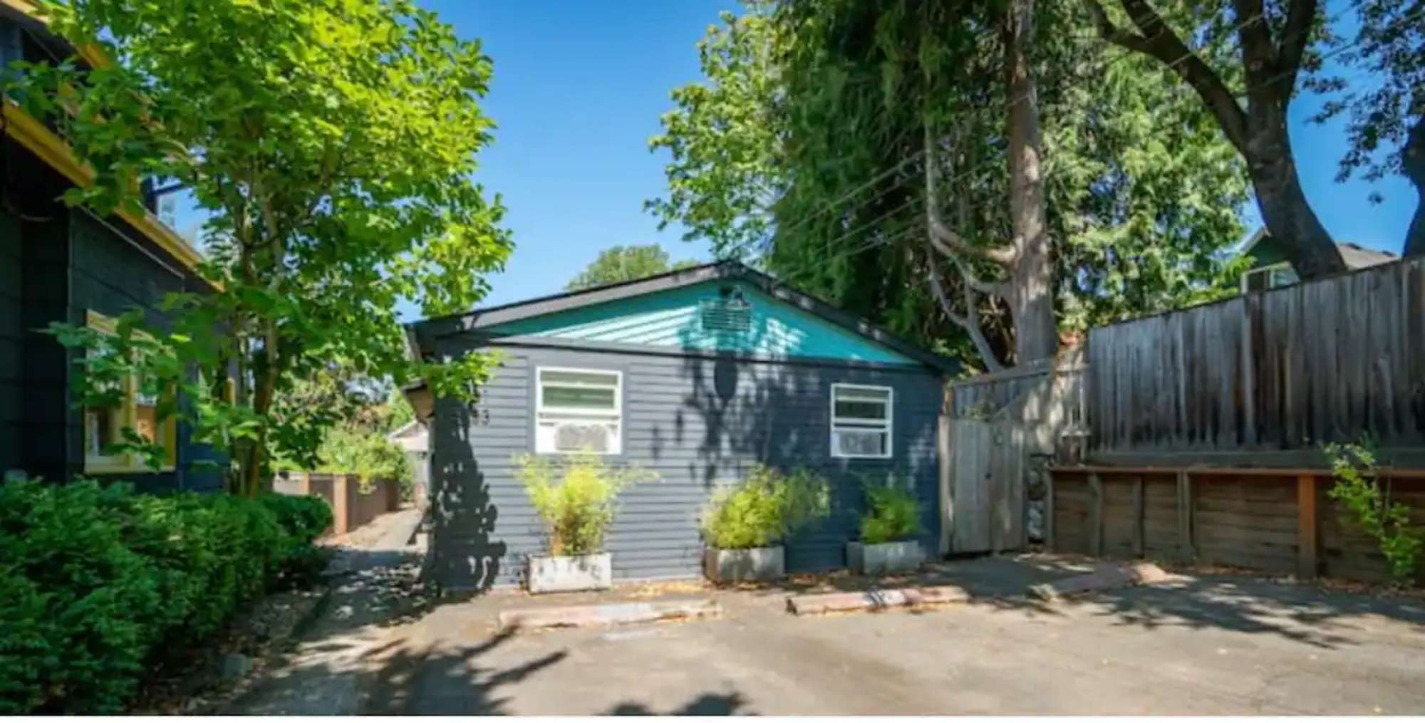 thumbnail view of a listing photo