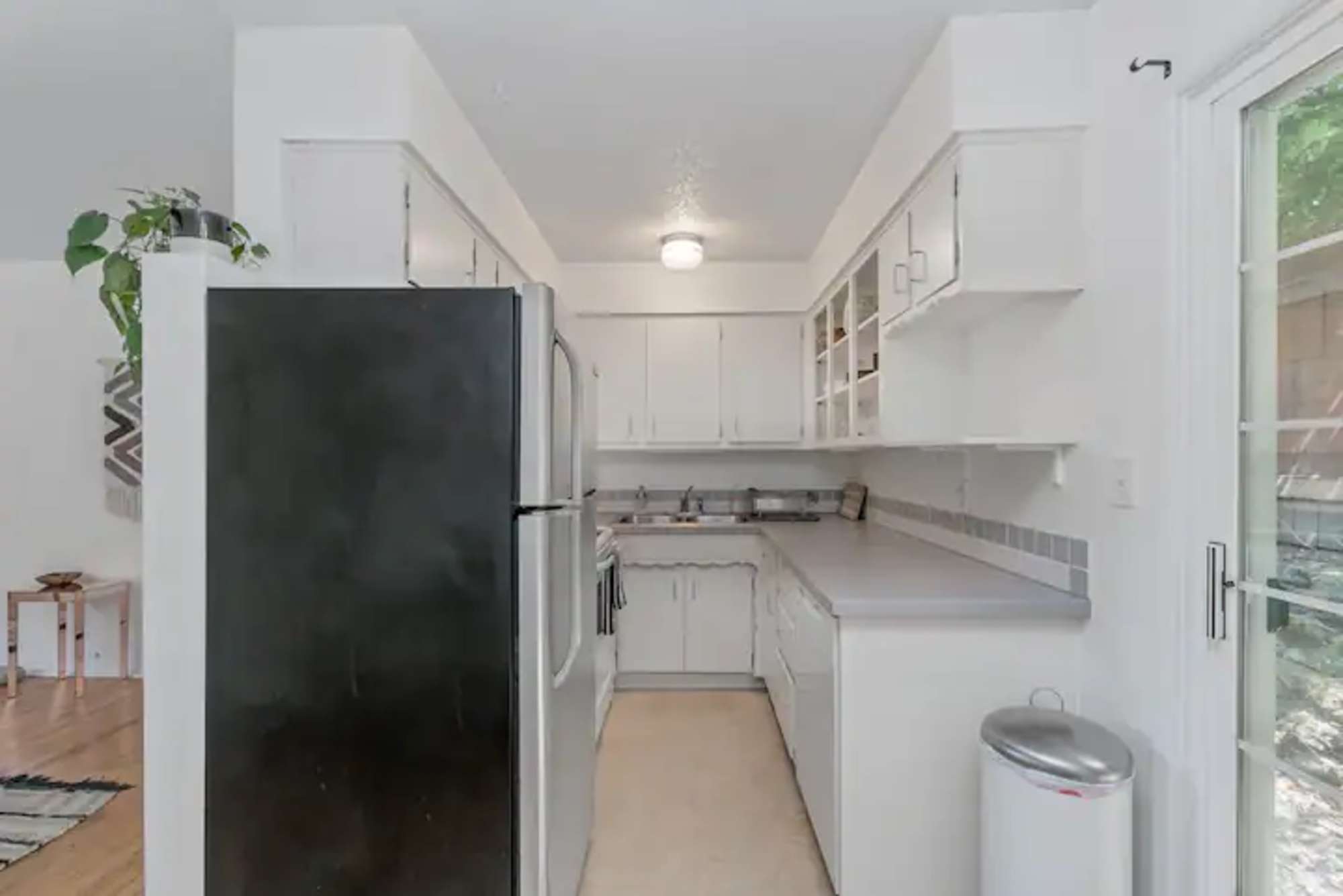 thumbnail view of a listing photo