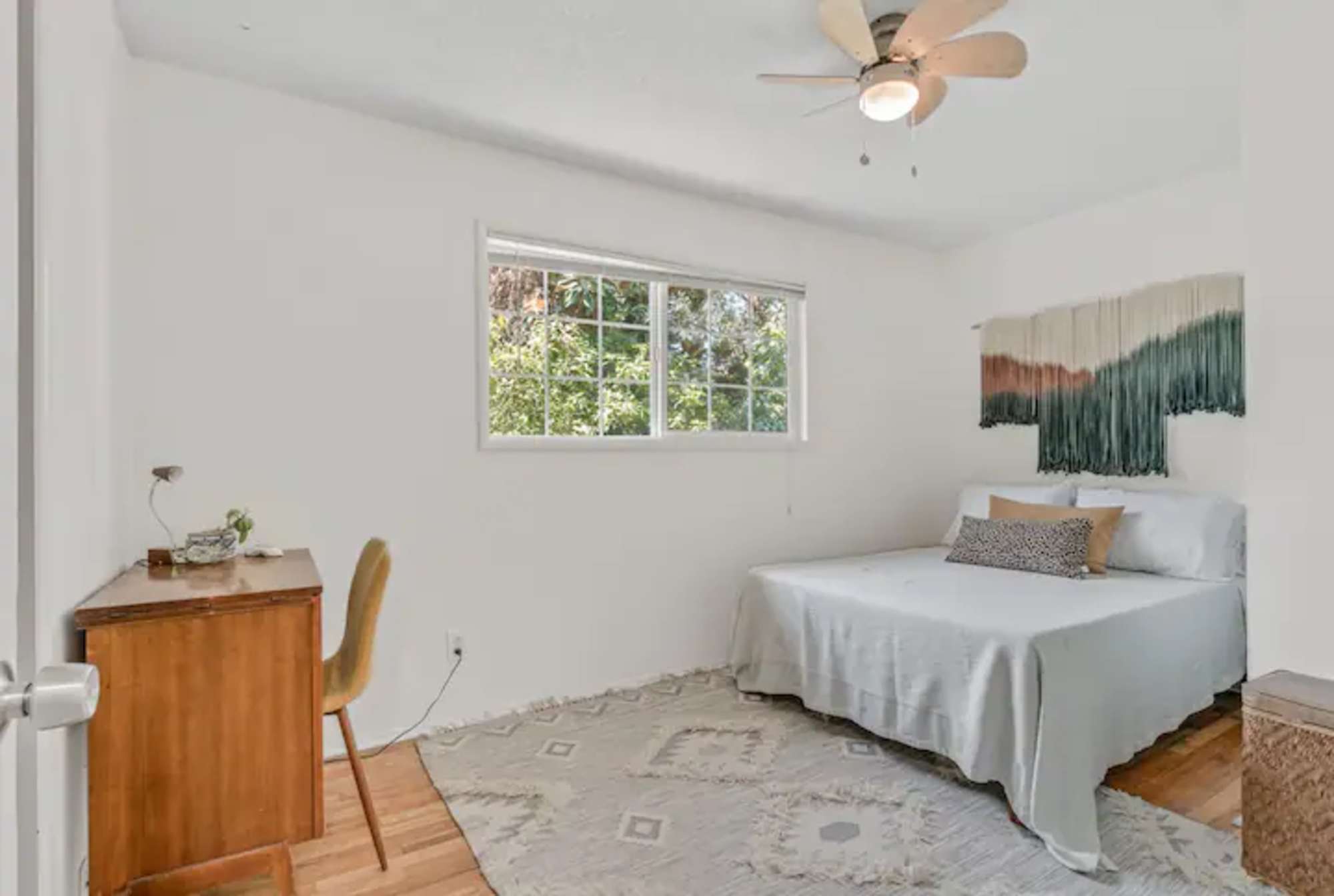 thumbnail view of a listing photo