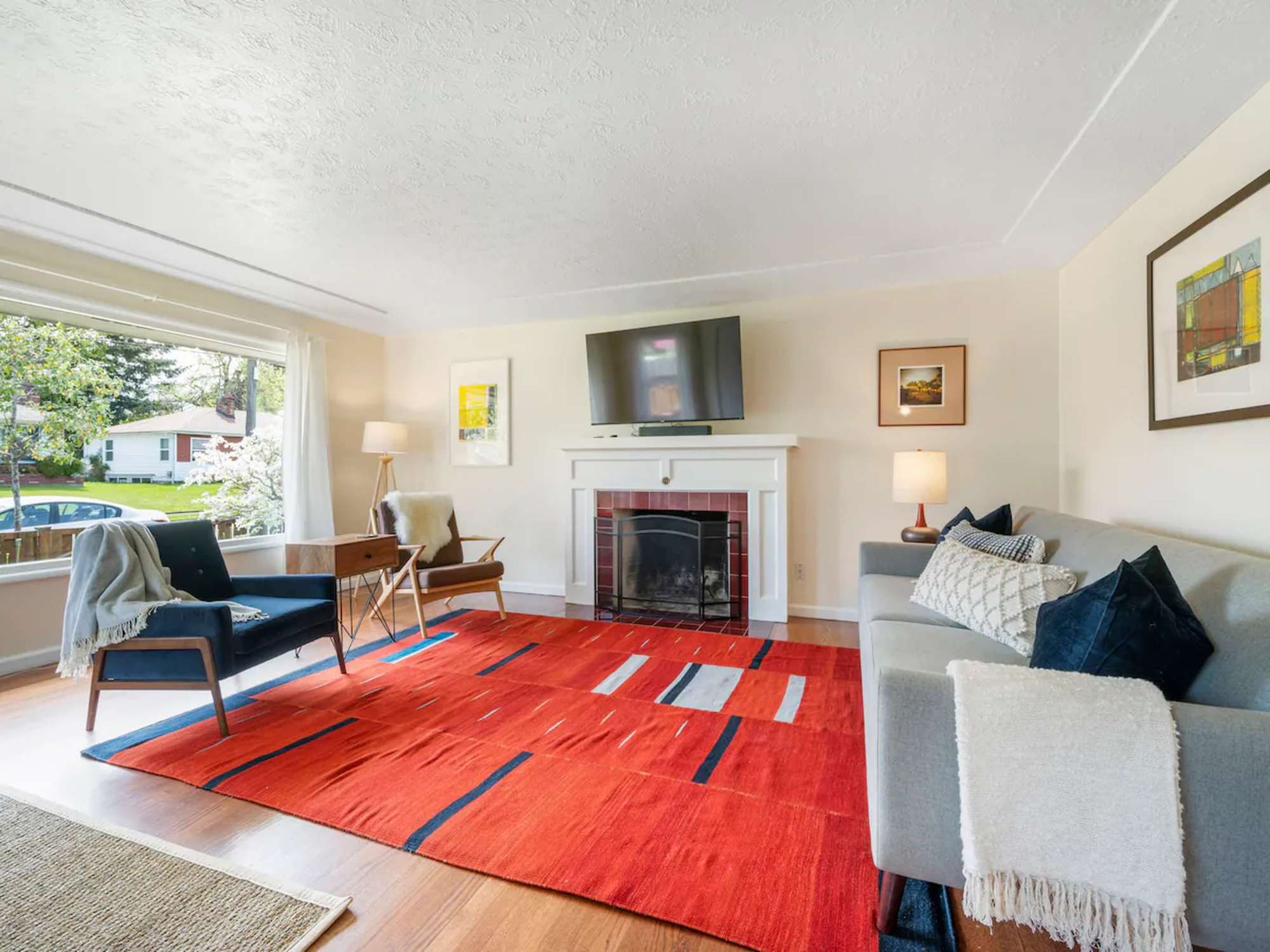 thumbnail view of a listing photo