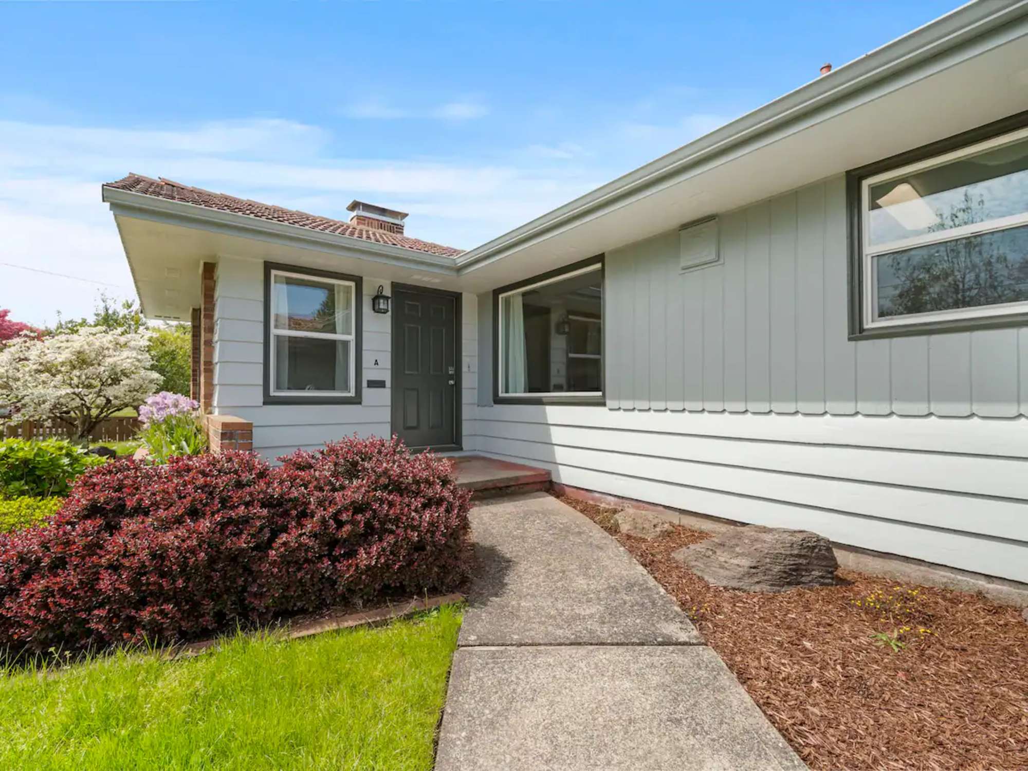 thumbnail view of a listing photo