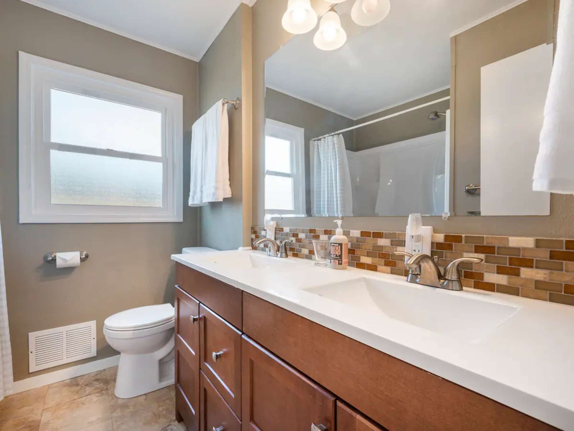 thumbnail view of a listing photo