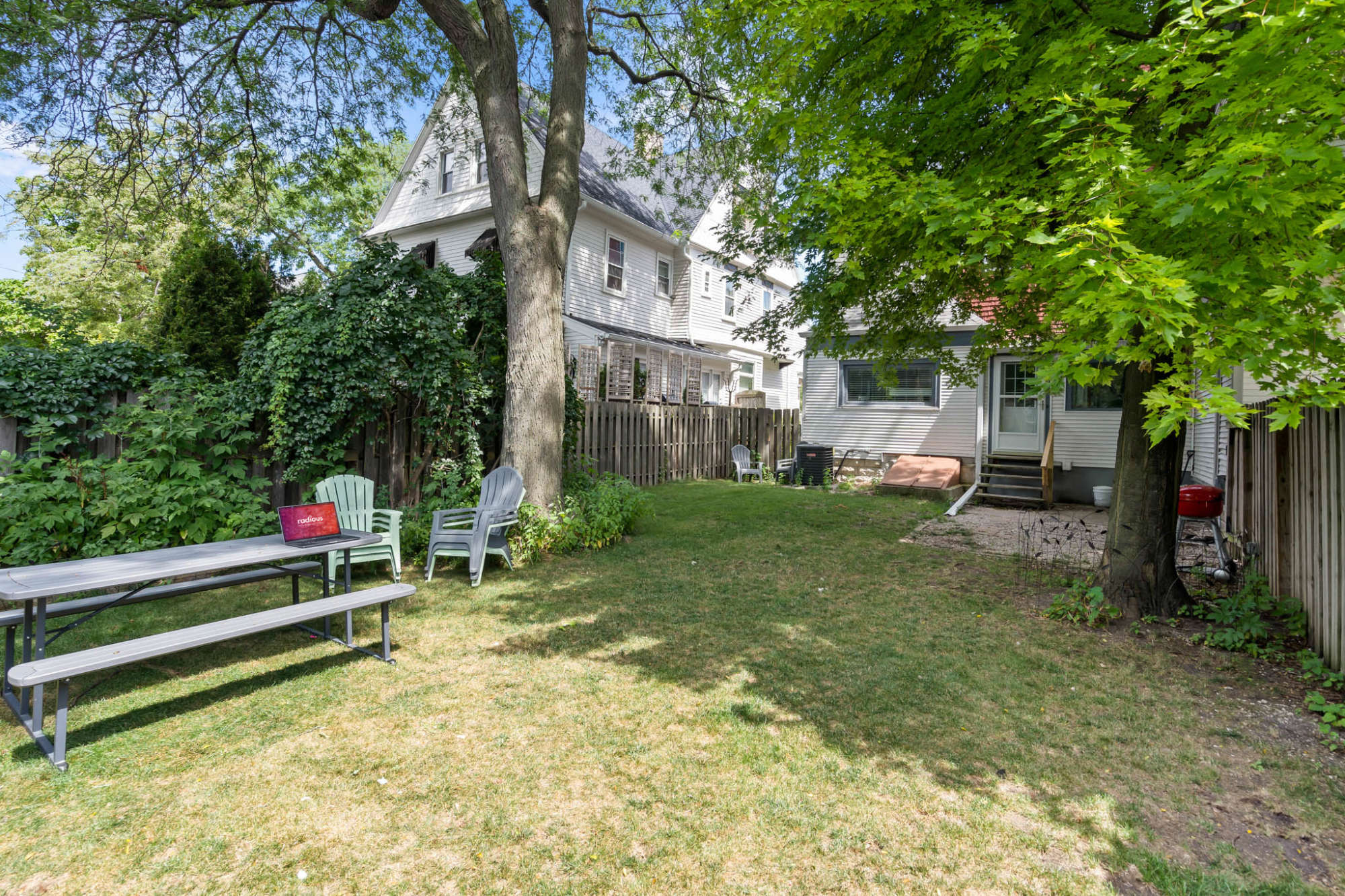 thumbnail view of a listing photo