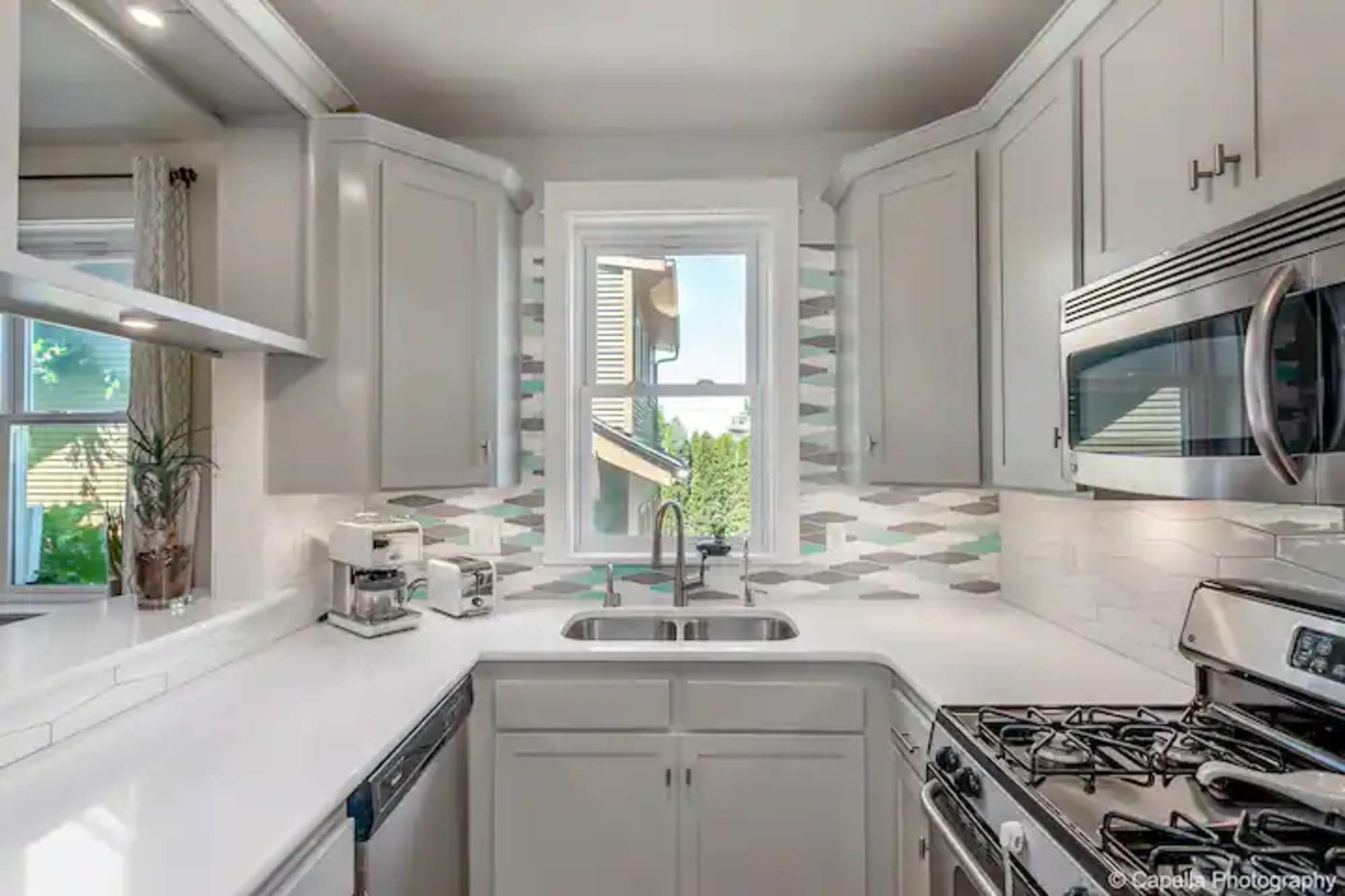 thumbnail view of a listing photo