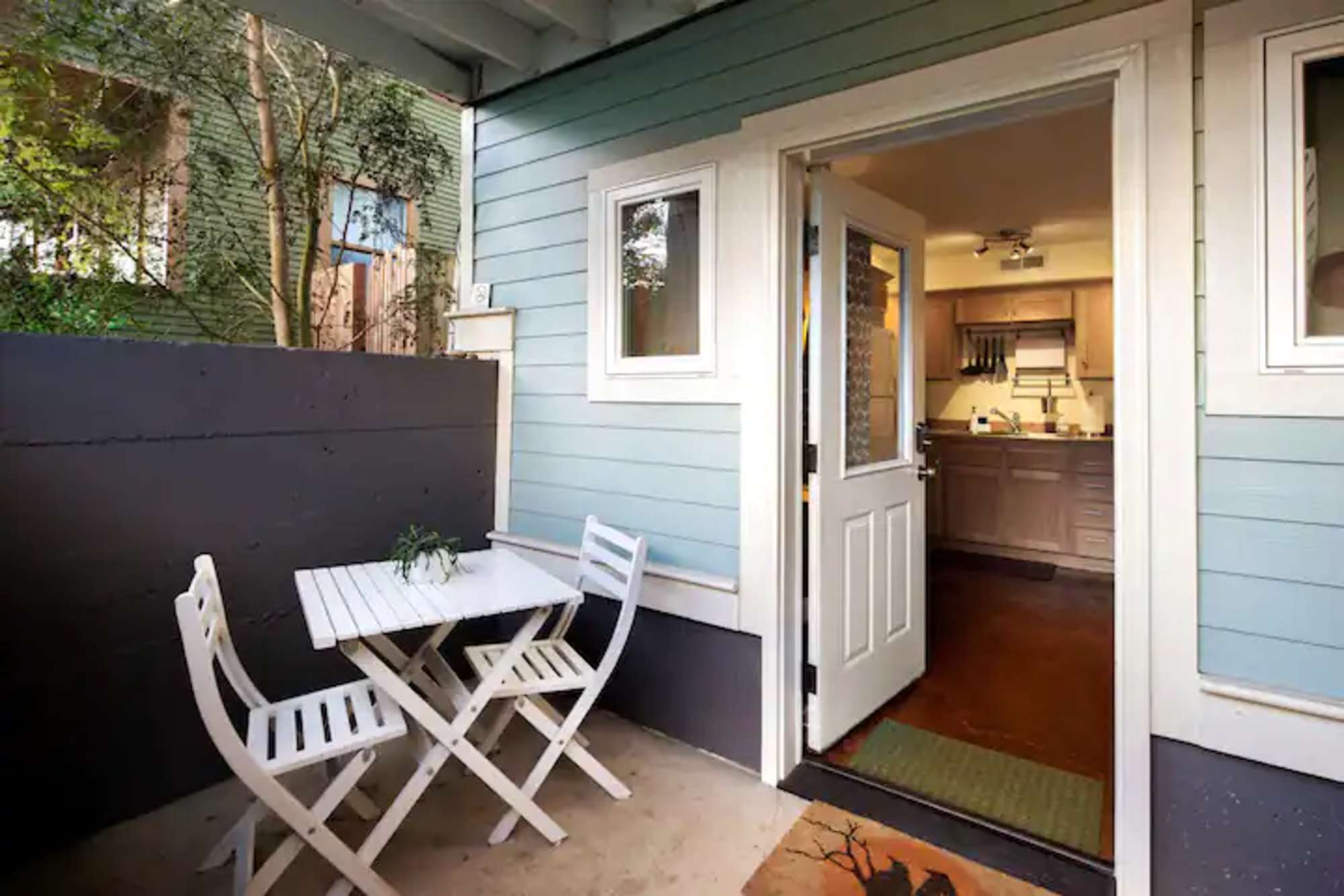 thumbnail view of a listing photo