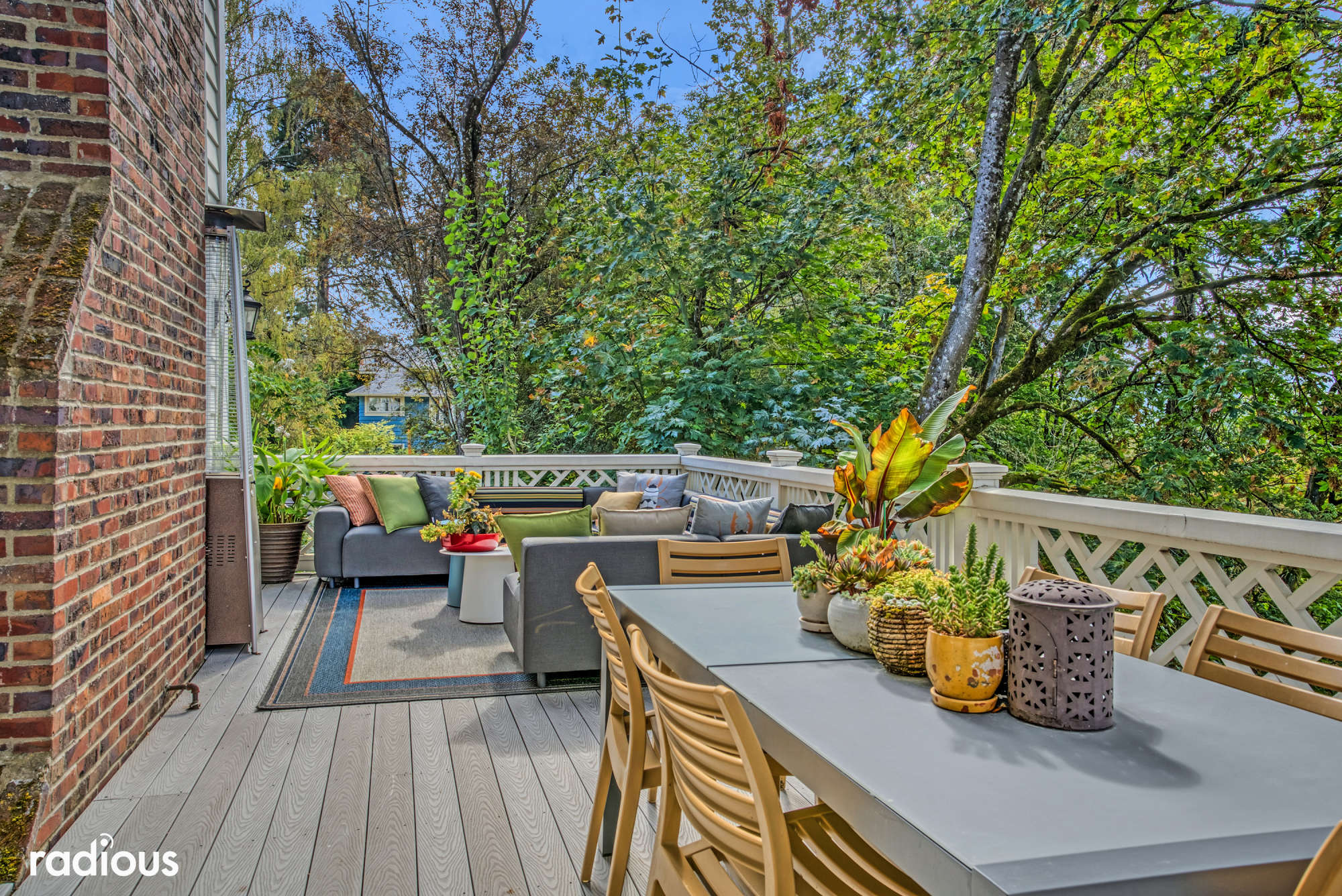 thumbnail view of a listing photo