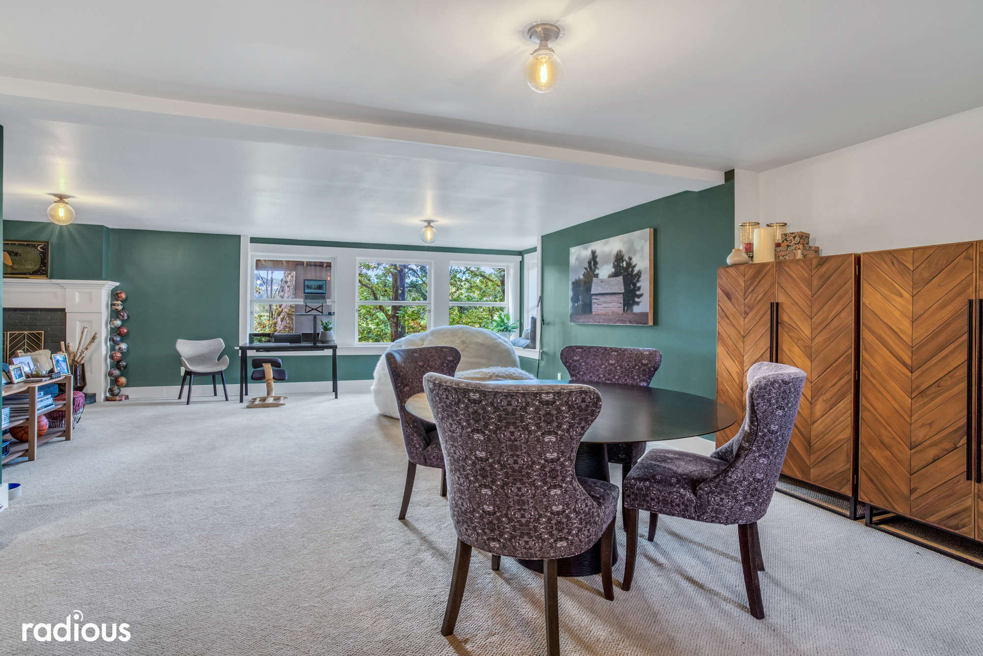 thumbnail view of a listing photo