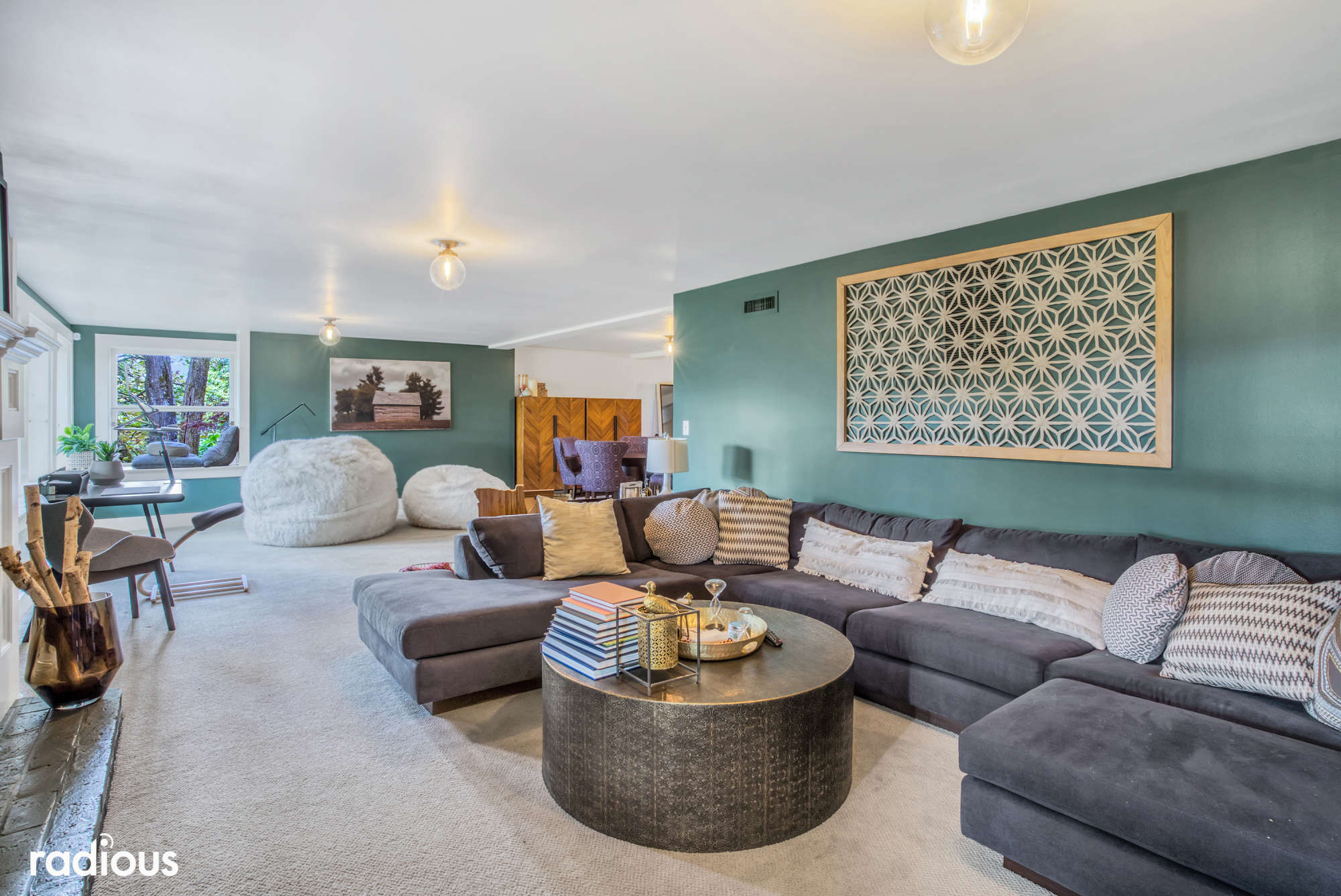 thumbnail view of a listing photo