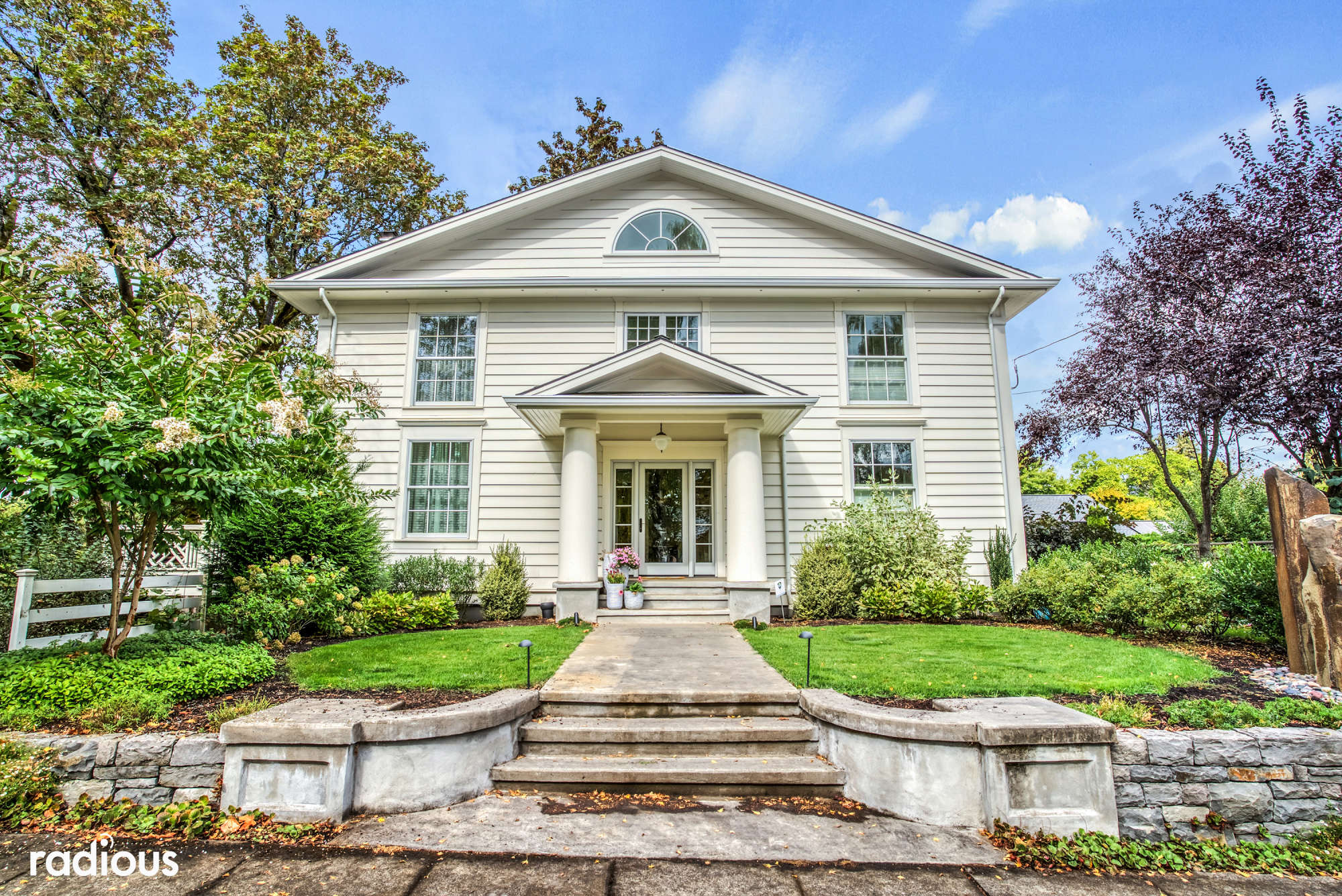 thumbnail view of a listing photo