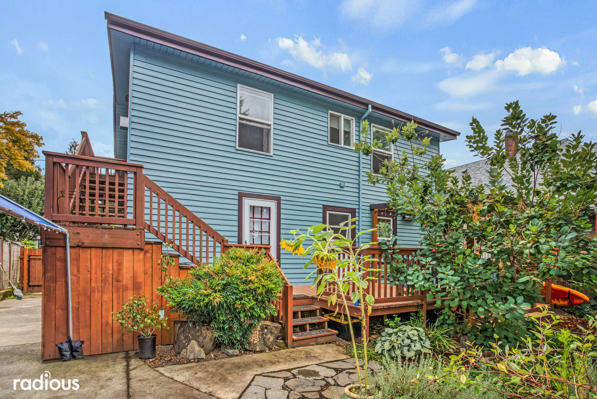 thumbnail view of a listing photo