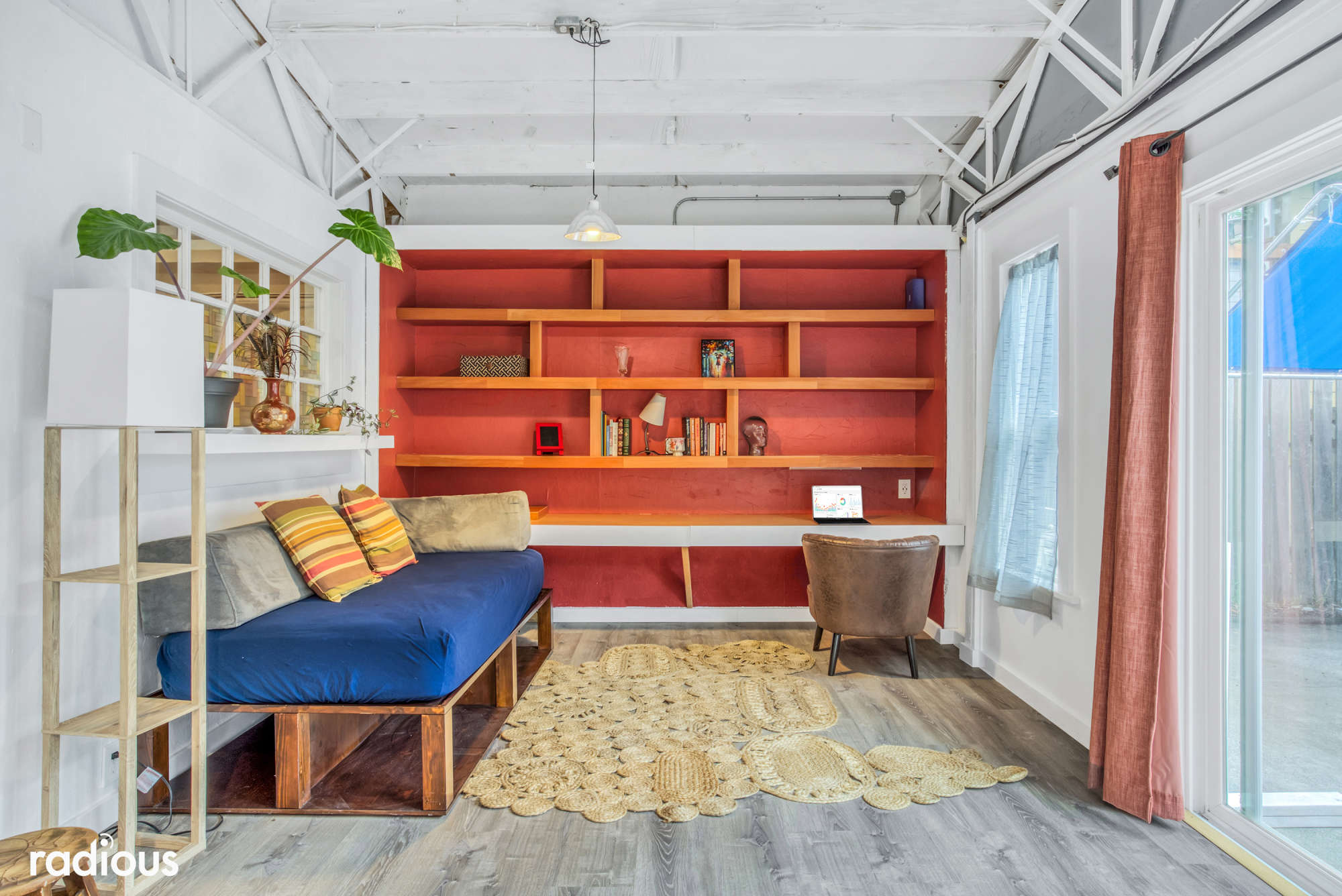 thumbnail view of a listing photo