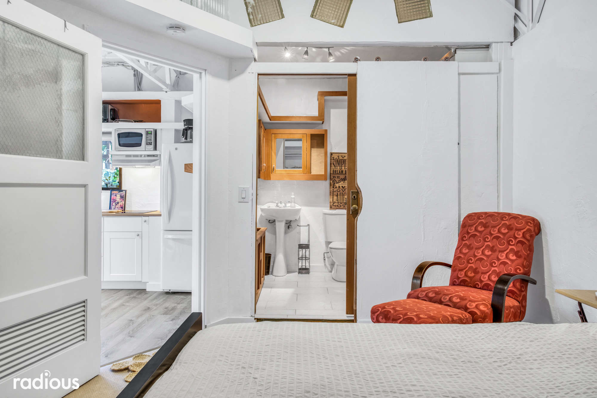 thumbnail view of a listing photo