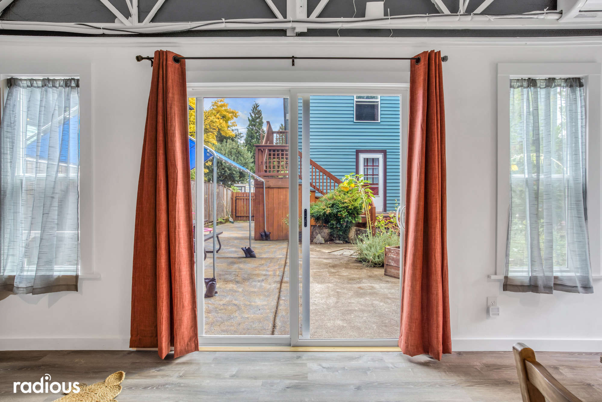 thumbnail view of a listing photo