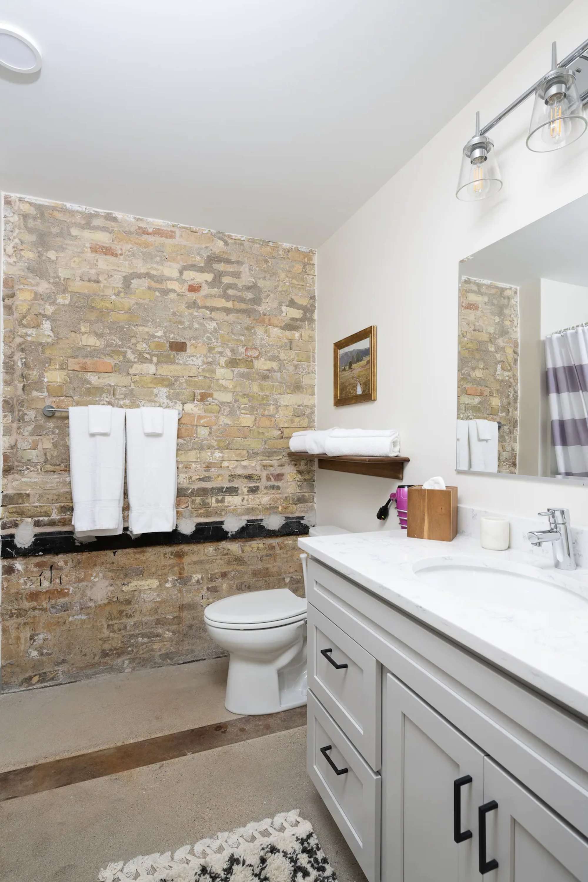 thumbnail view of a listing photo