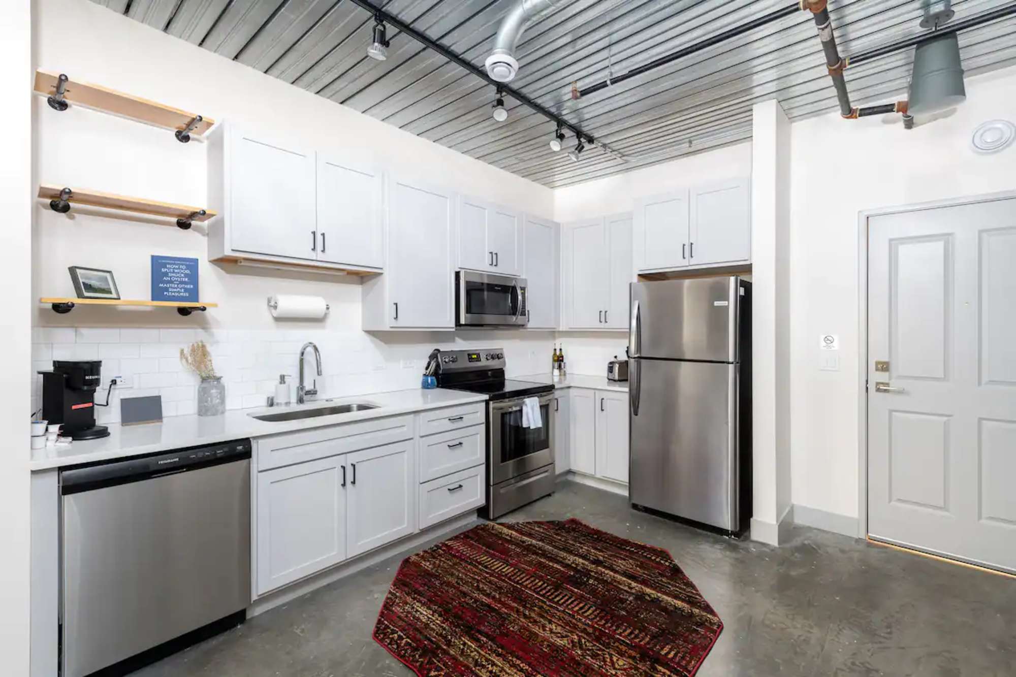 thumbnail view of a listing photo