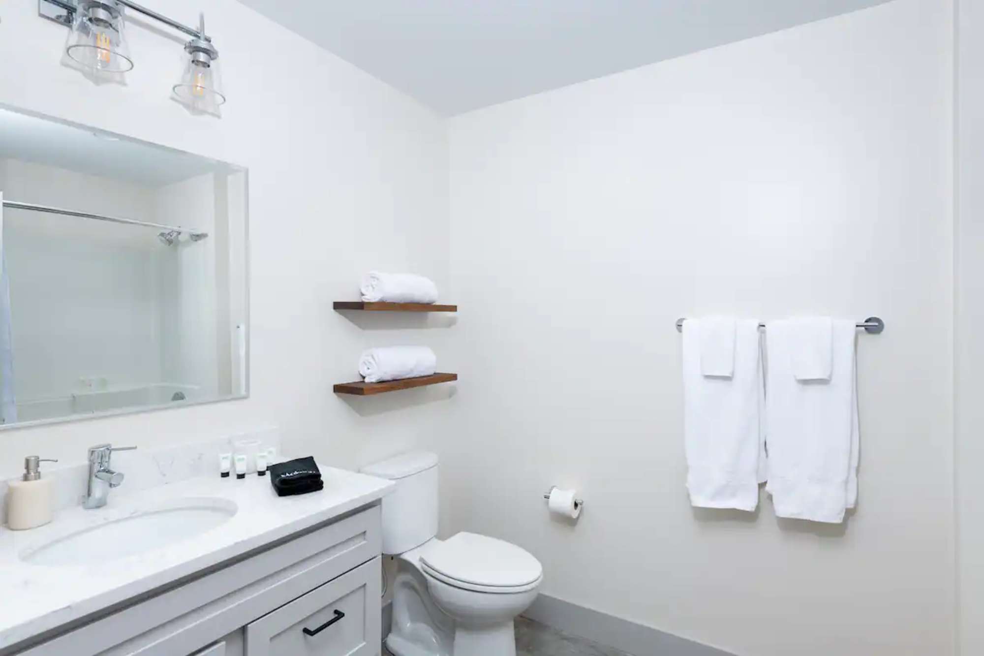 thumbnail view of a listing photo