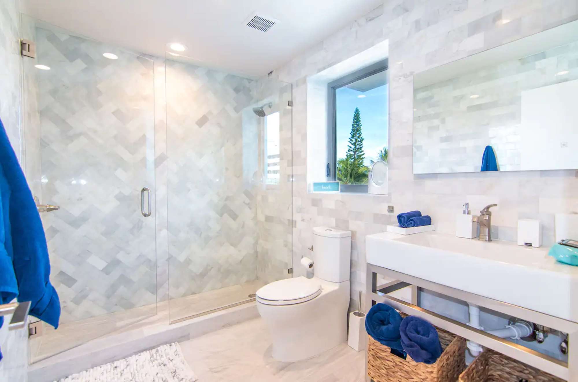 thumbnail view of a listing photo