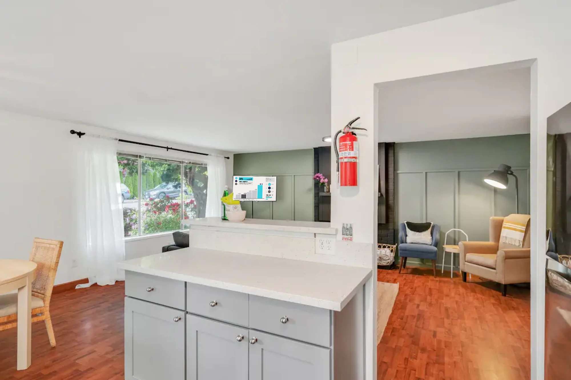 thumbnail view of a listing photo