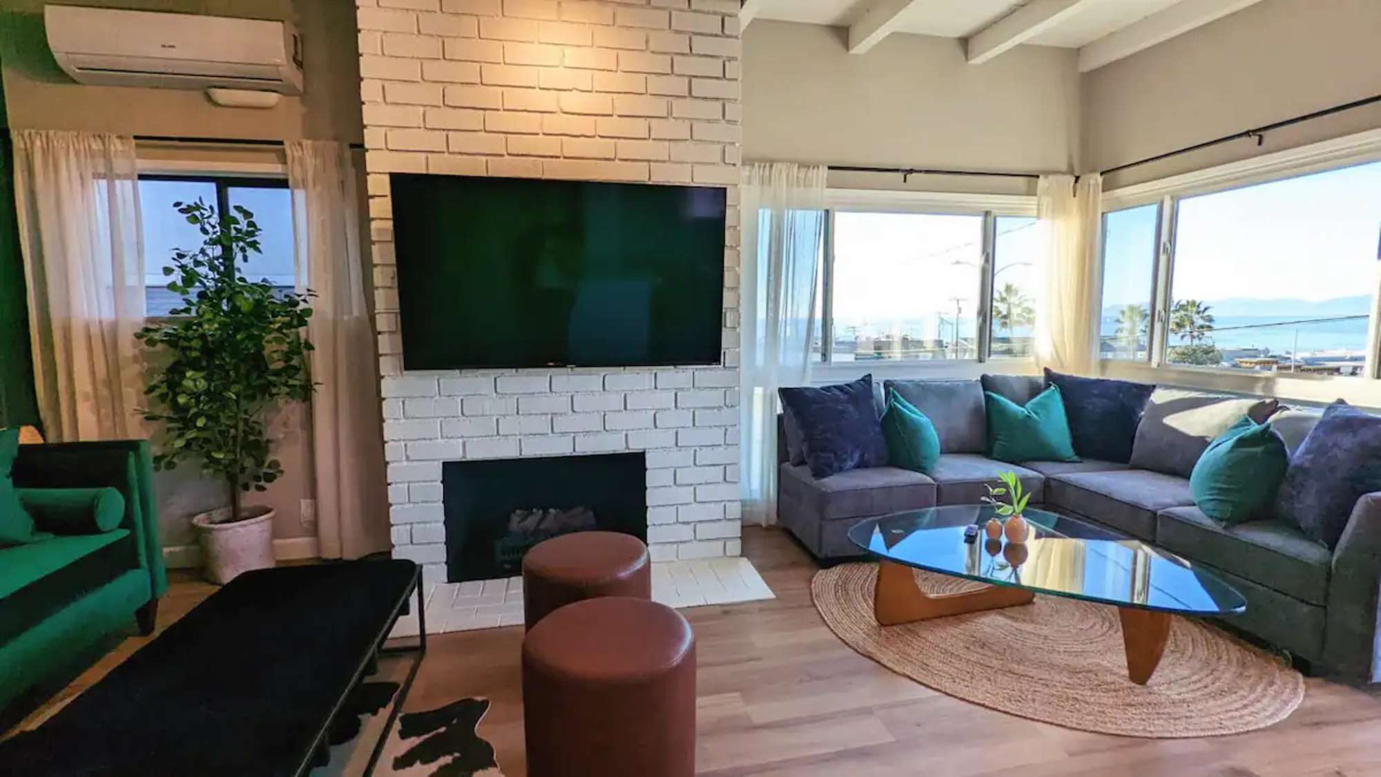 thumbnail view of a listing photo