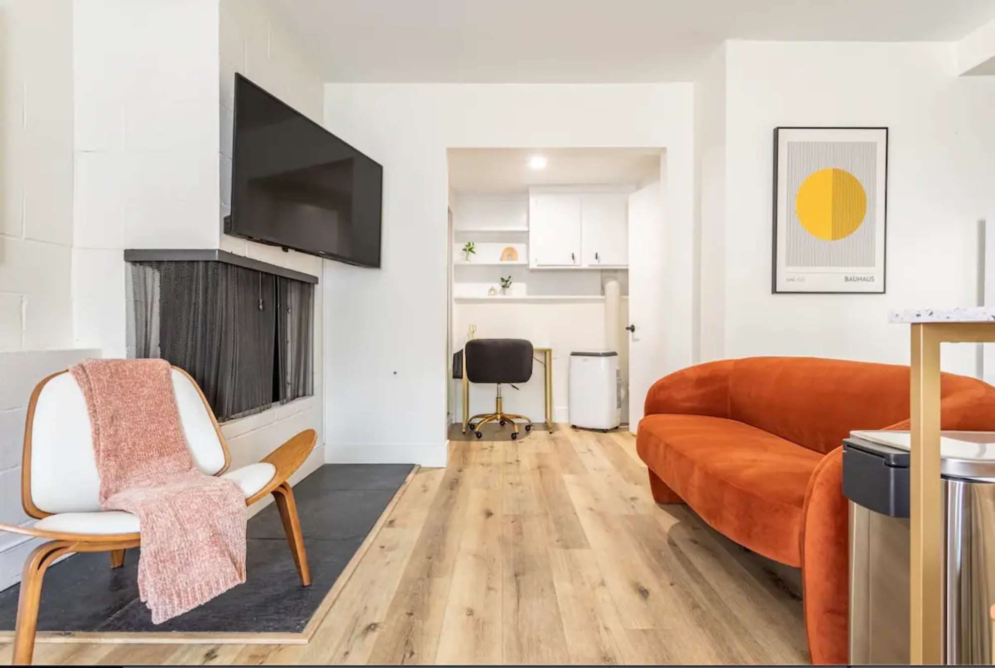 thumbnail view of a listing photo