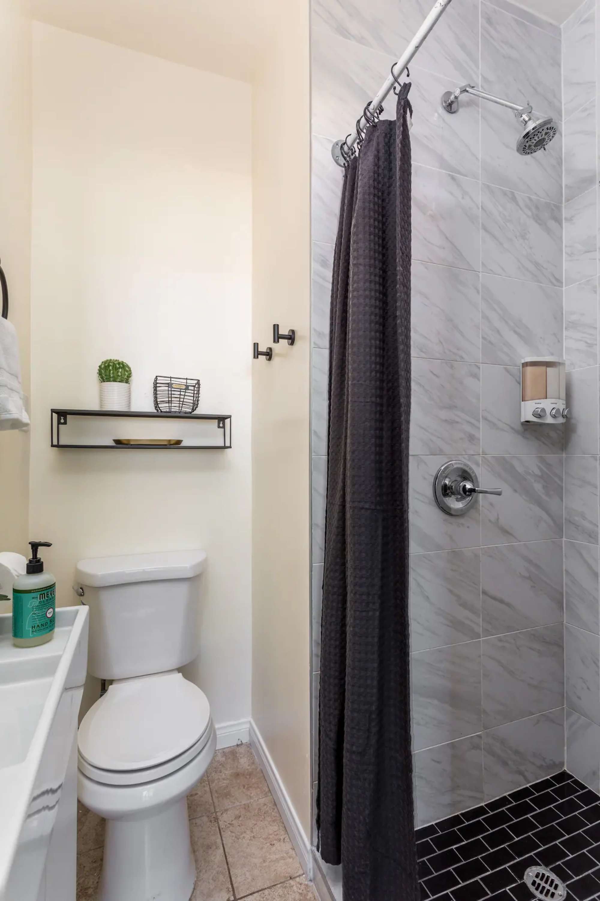 thumbnail view of a listing photo