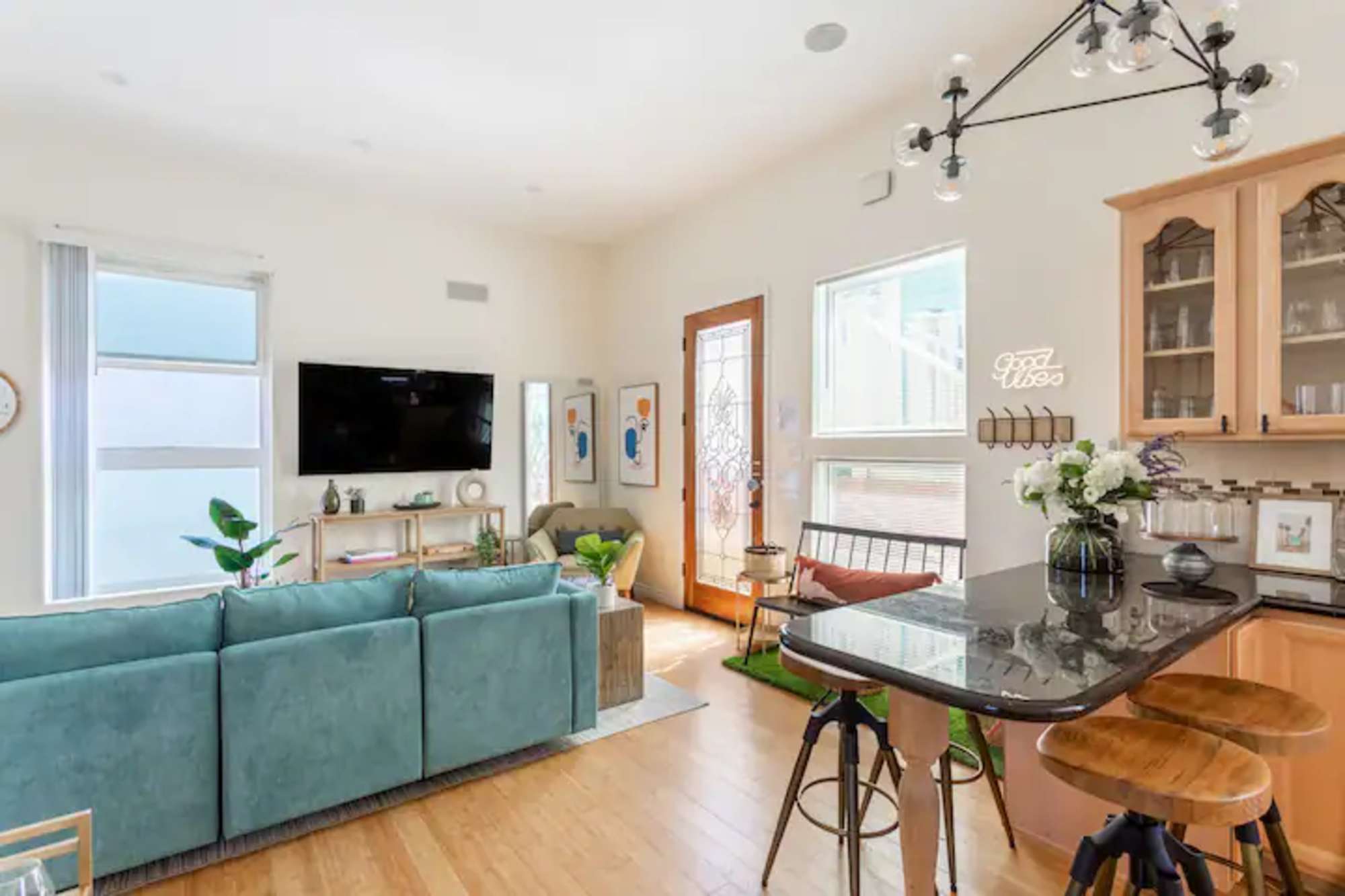thumbnail view of a listing photo