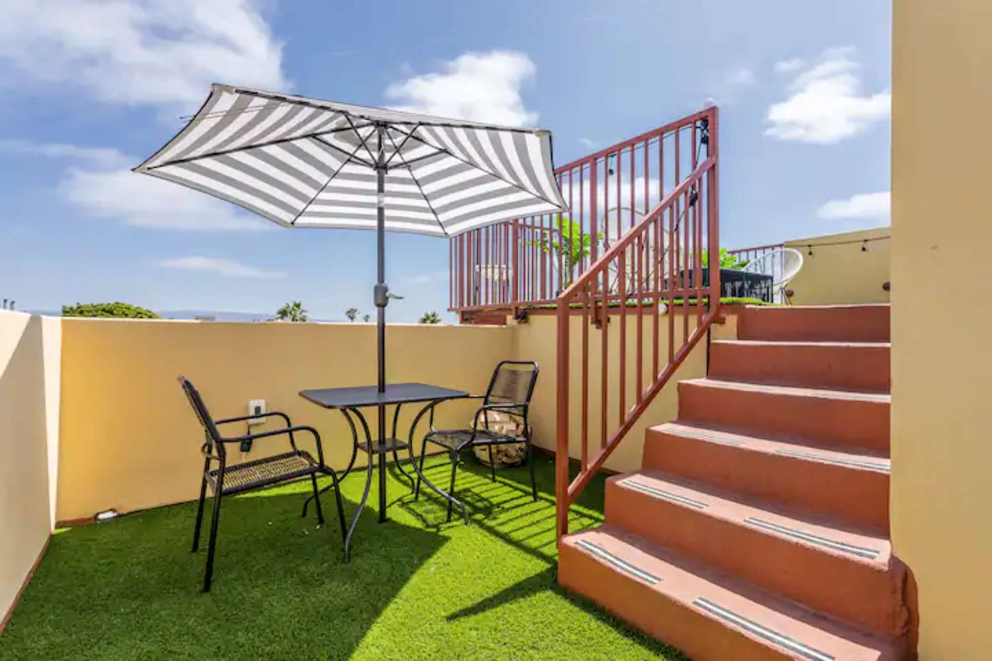 thumbnail view of a listing photo