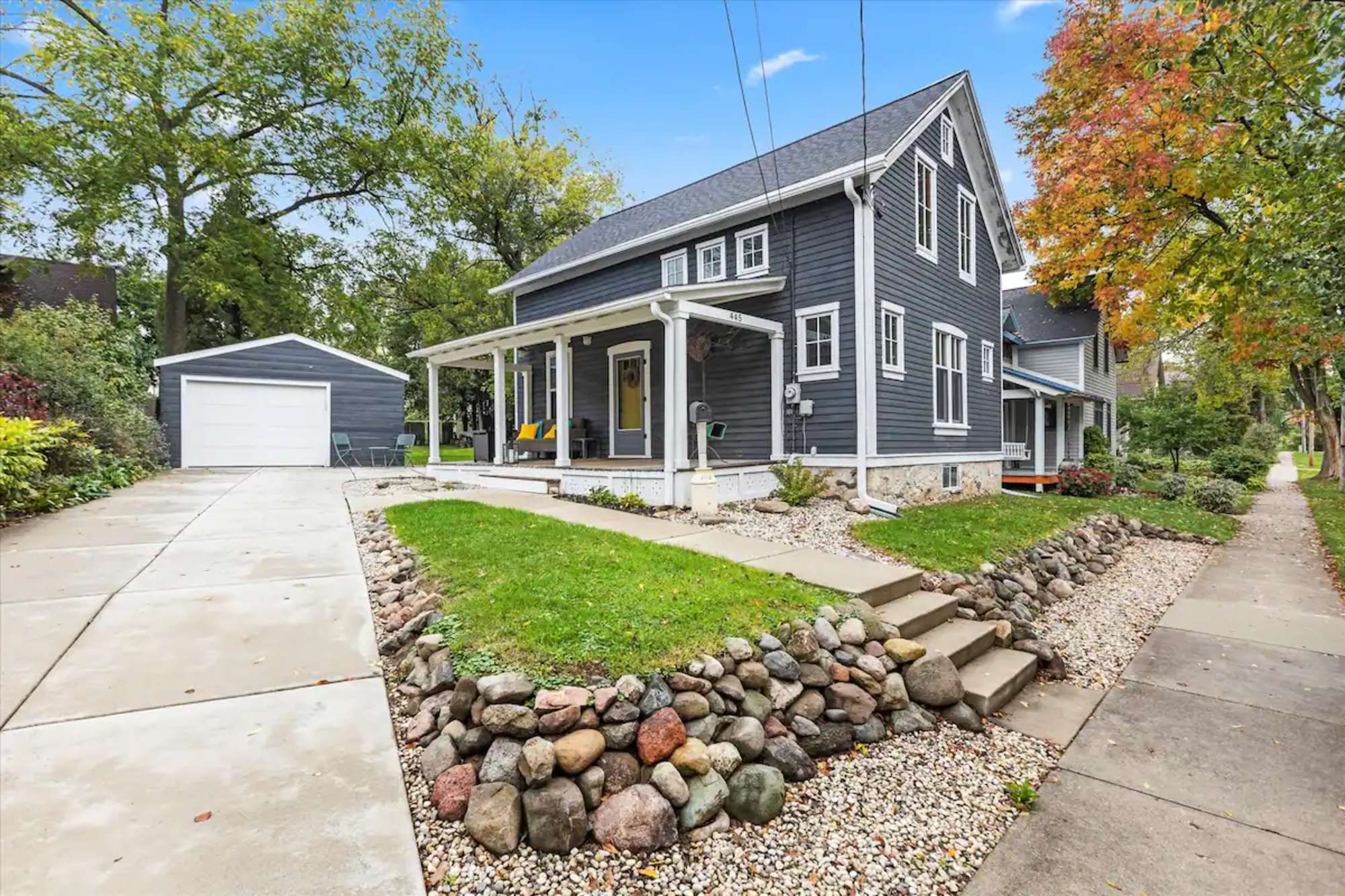thumbnail view of a listing photo