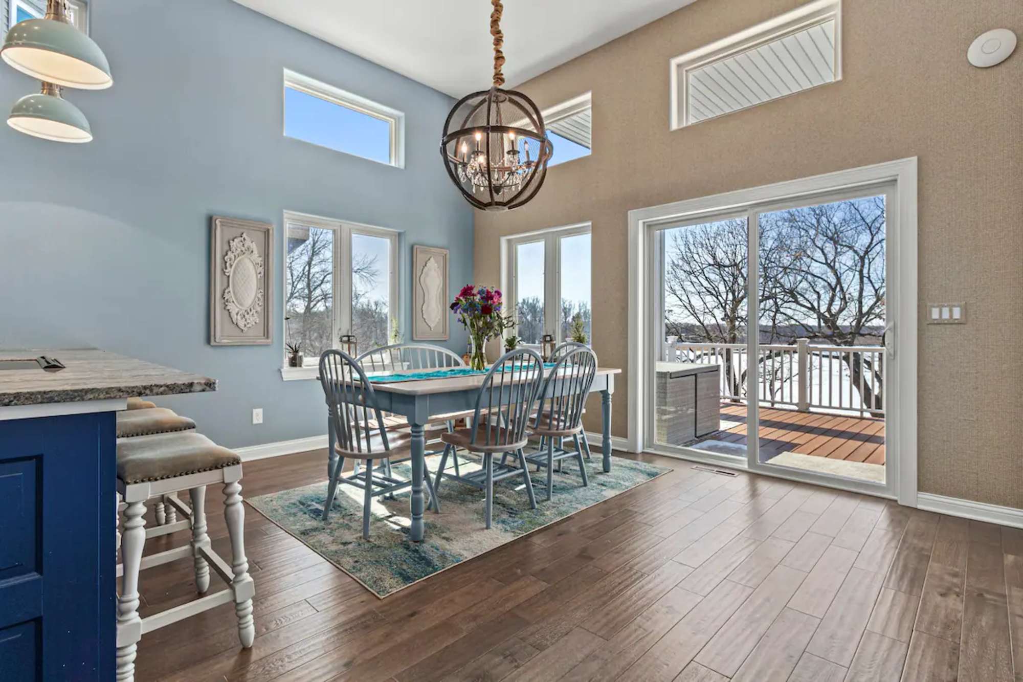thumbnail view of a listing photo